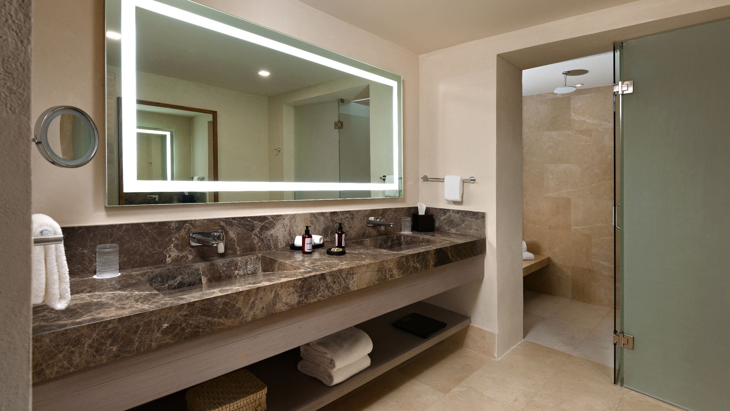 3 de 3 Numu Boutique Hotel San Miguel de Allende Premium King Bathroom Shower