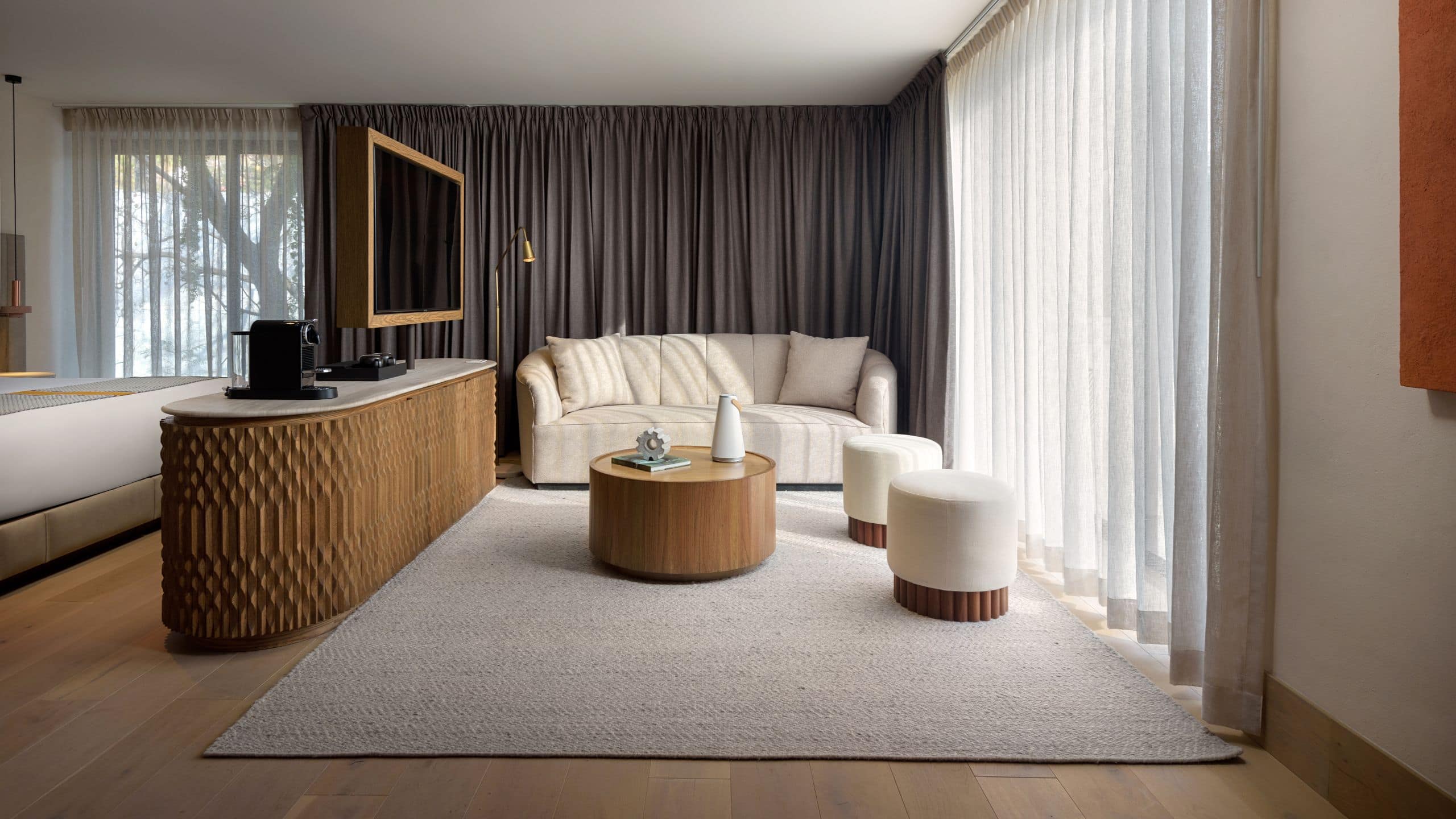 2 de 5 Numu Boutique Hotel San Miguel de Allende Presidential Suite Living Area Couch