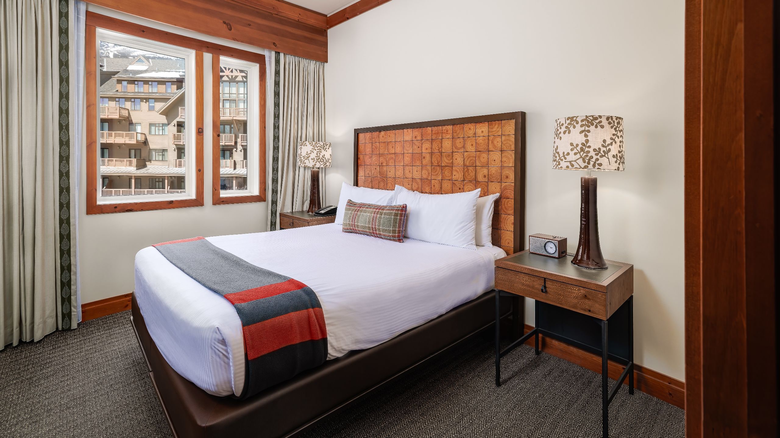 4 из 6 The Lodge at Spruce Peak Bedroom