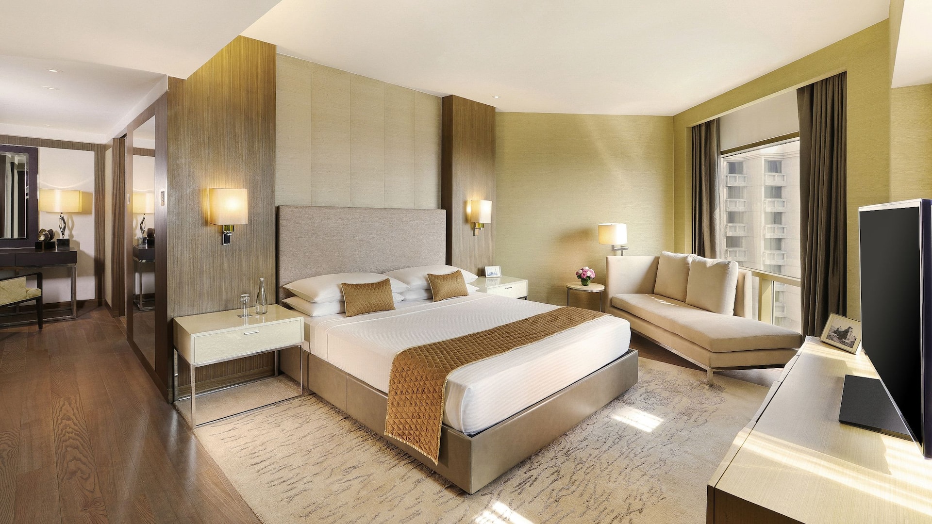 Hyatt Regency Delhi Diplomat Suite Bedroom