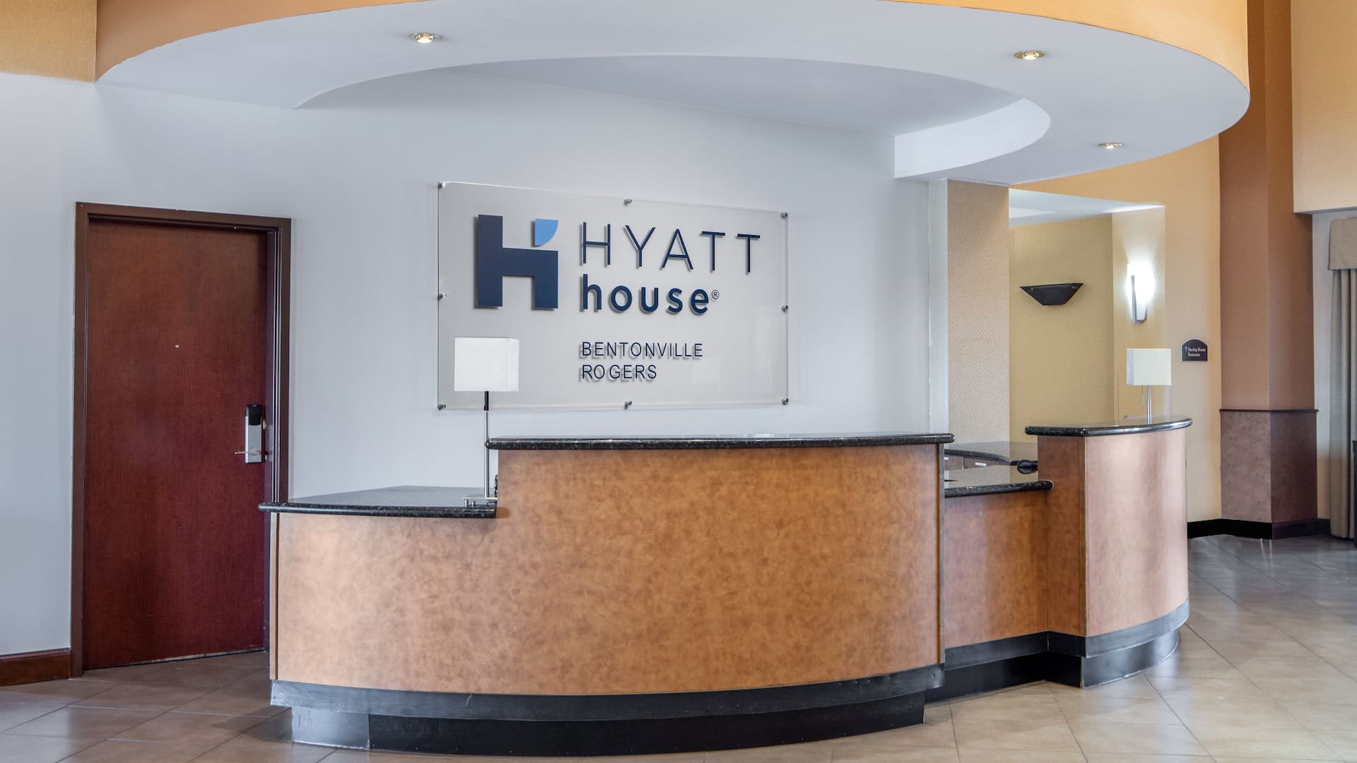 Hyatt House Bentonville / Rogers Front Desk Vertical