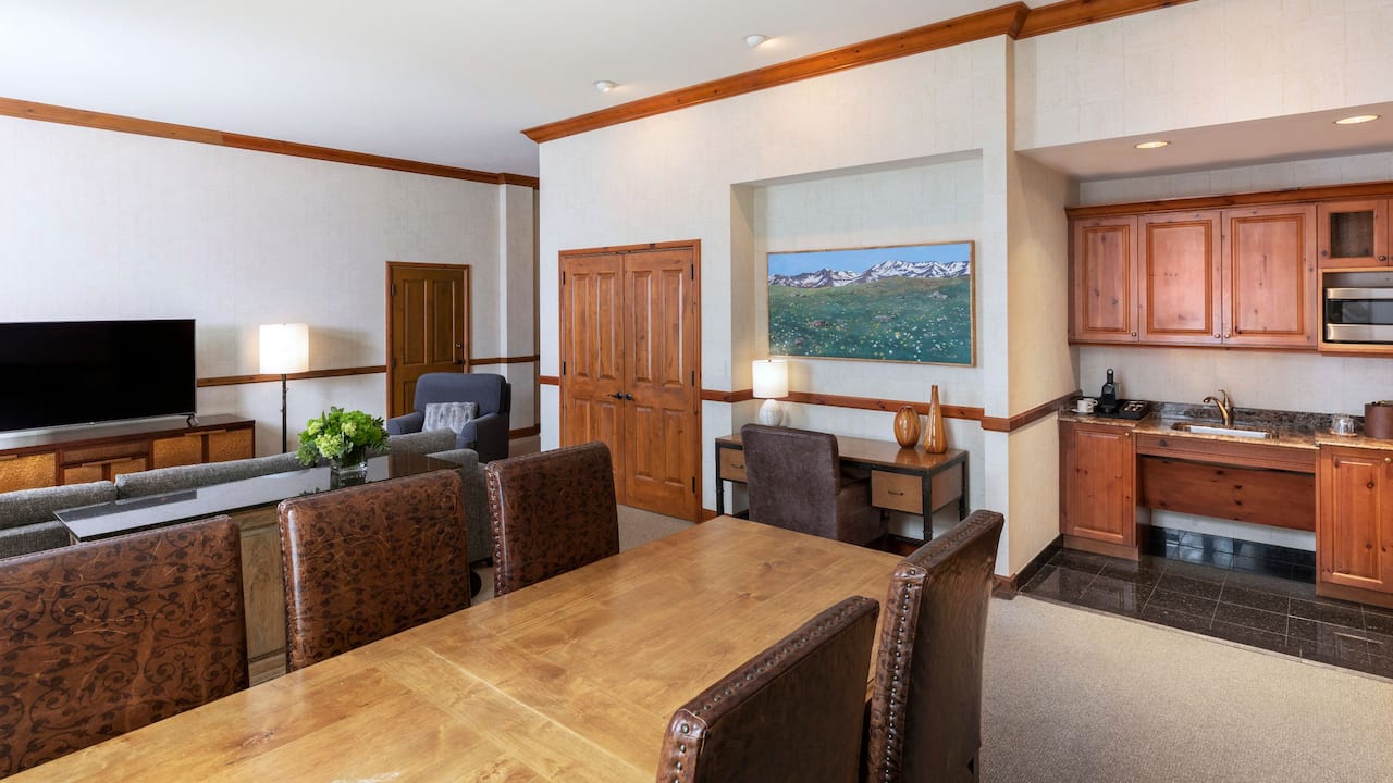 Mount Powell Suite Dining Area
