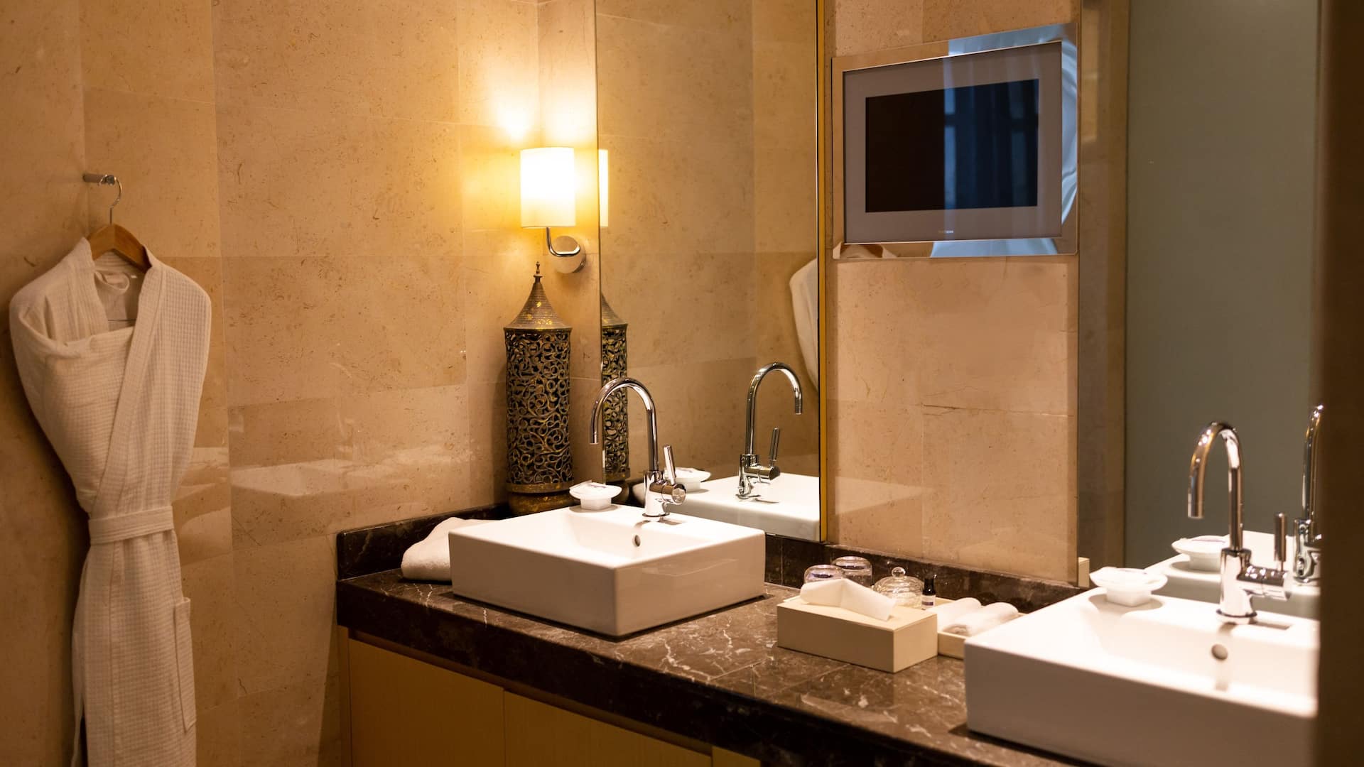 第 5，共 6 Hyatt Regency Dushanbe Presidential Suite Bathroom Sinks