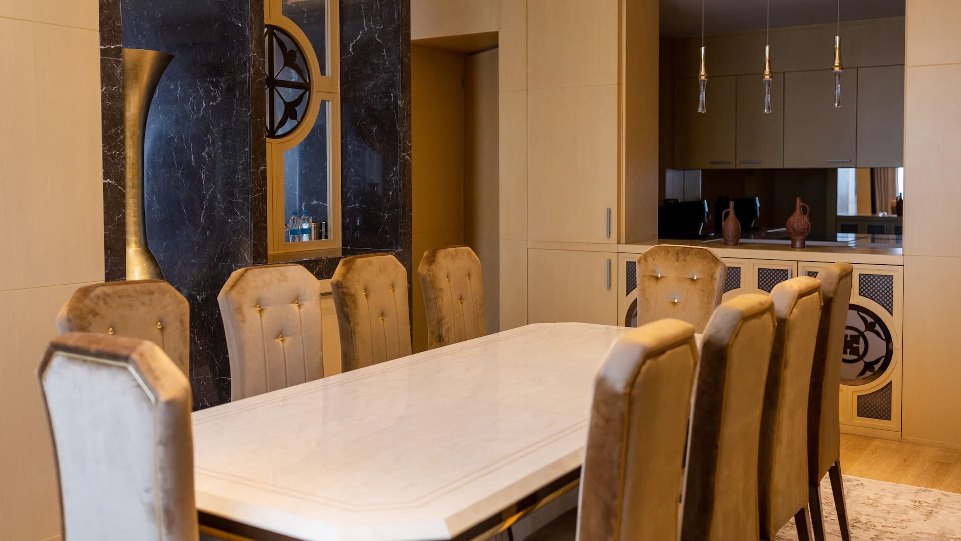 第 4，共 6 Hyatt Regency Dushanbe Presidential Suite Dining Table
