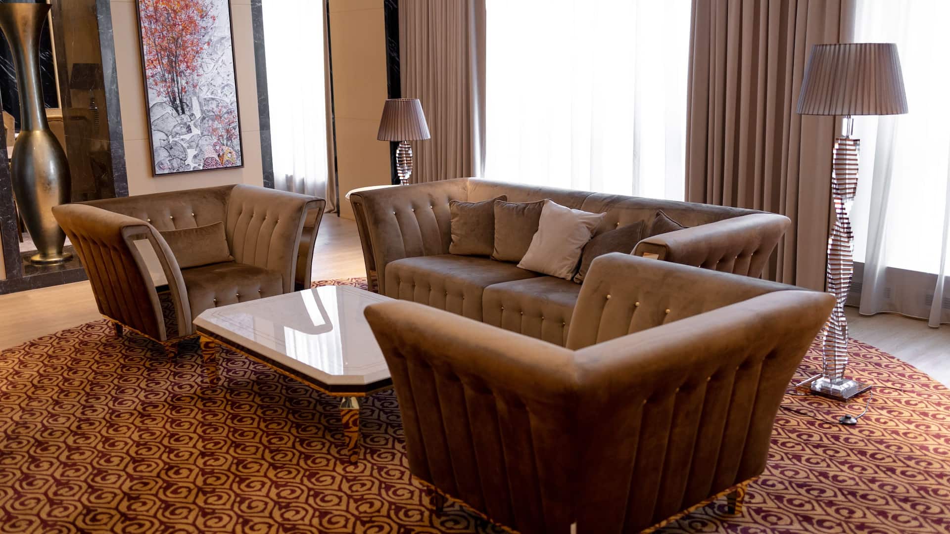 第 2，共 6 Hyatt Regency Dushanbe Presidential Suite Living Room Seating