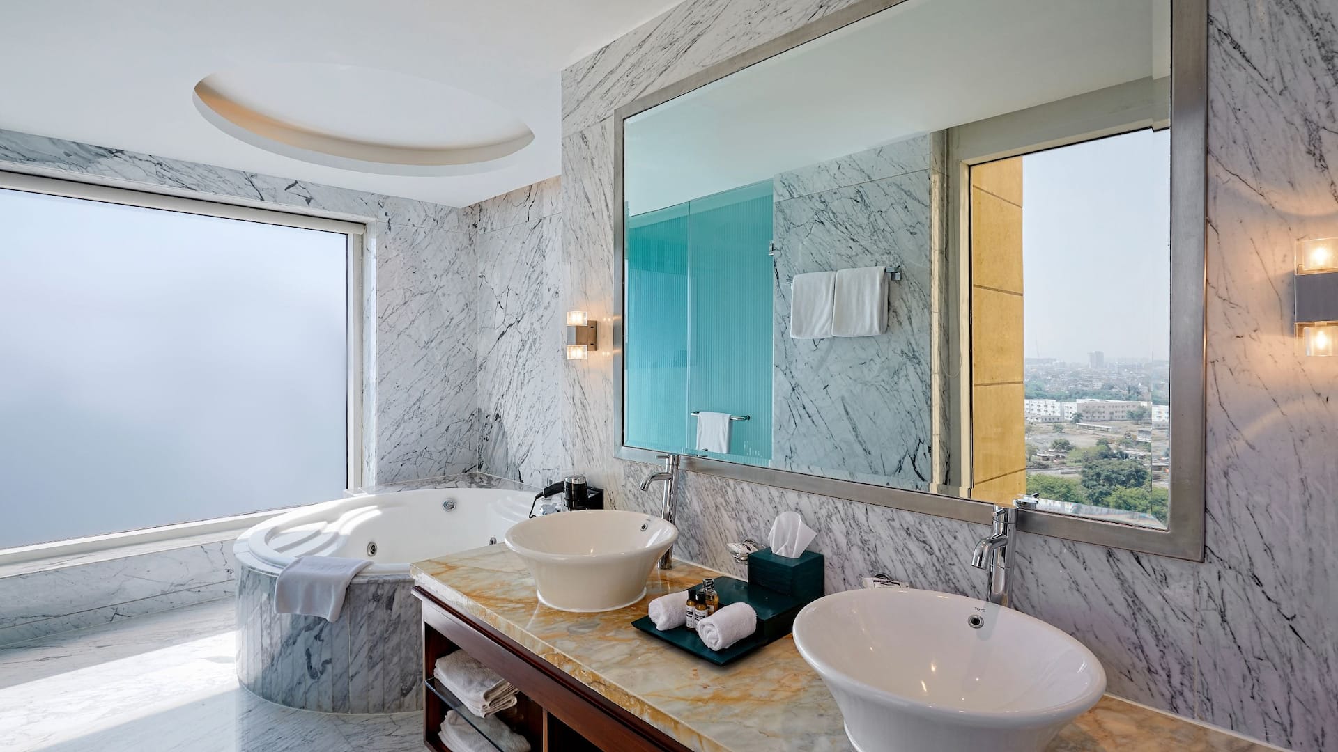 第 2，共 2 Hyatt Regency Pune & Residences Presidential Suite Bathroom Bathtub