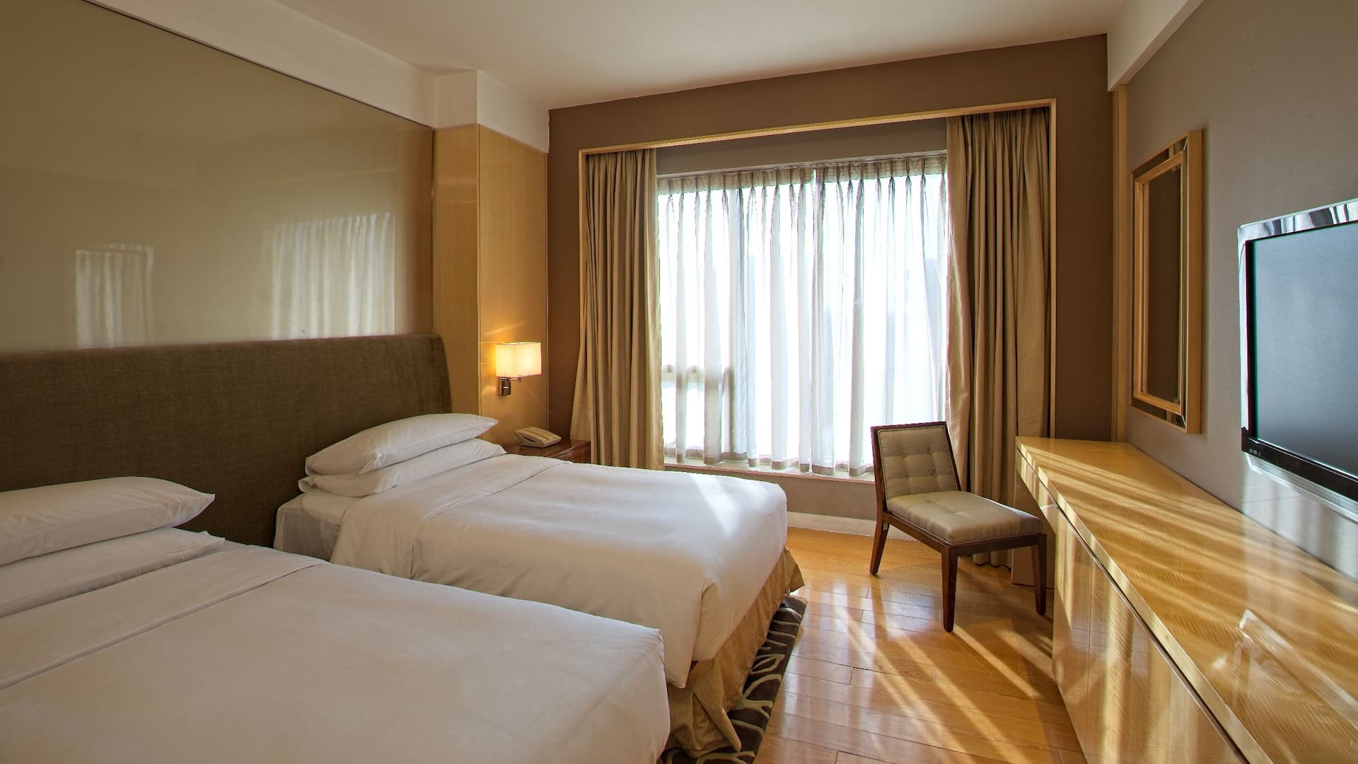 Hyatt Regency Pune & Residences Guestroom Two Twin Beds Window