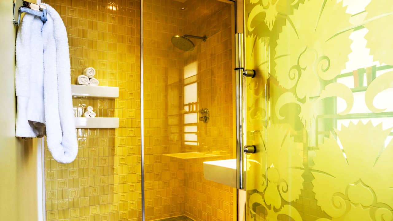 Specialty Sun Suite Shower