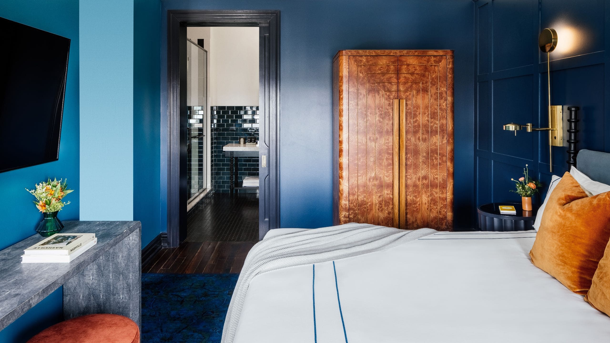 Dream Nashville Gold King Suite Bed With Closet