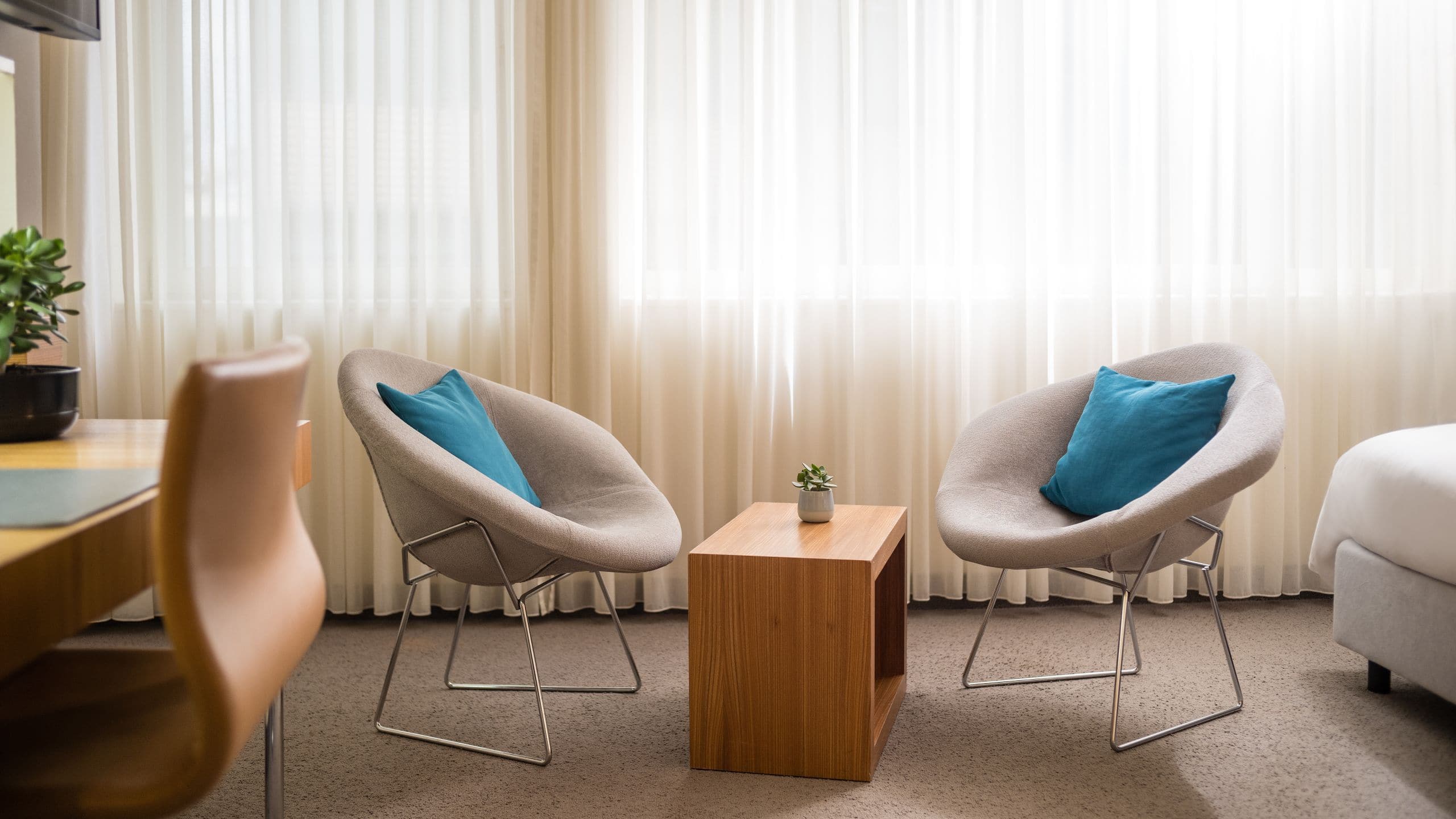 Lindner Hotel Am Ku'Damm One King Bed Deluxe Chairs