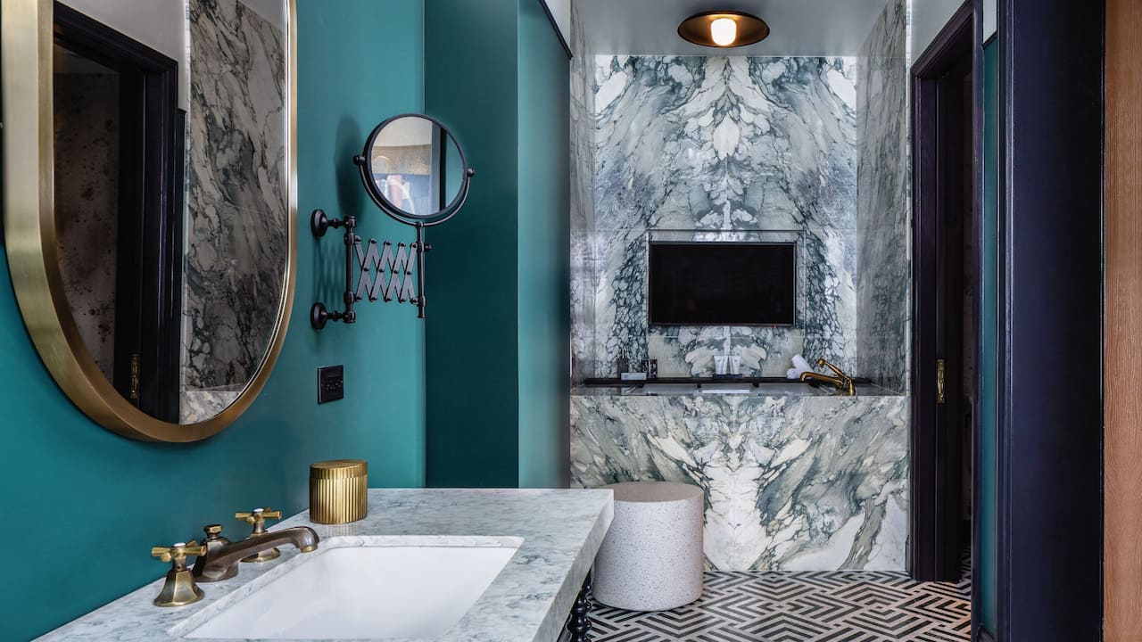 Guest House Bathroom Sink And Tub