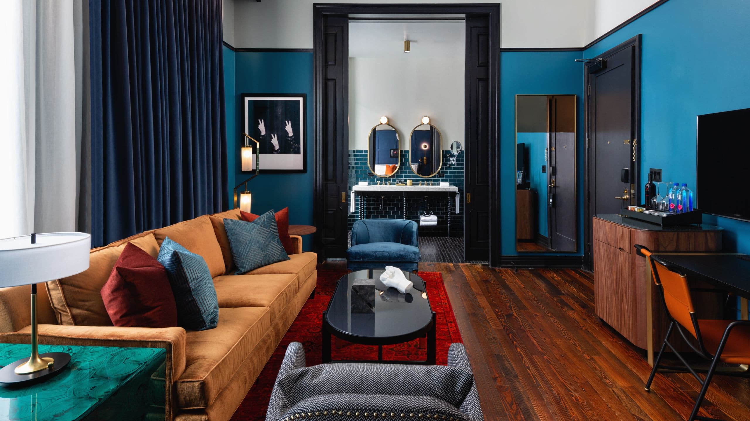Dream Nashville Platinum King Suite Seating Area By Bathroom