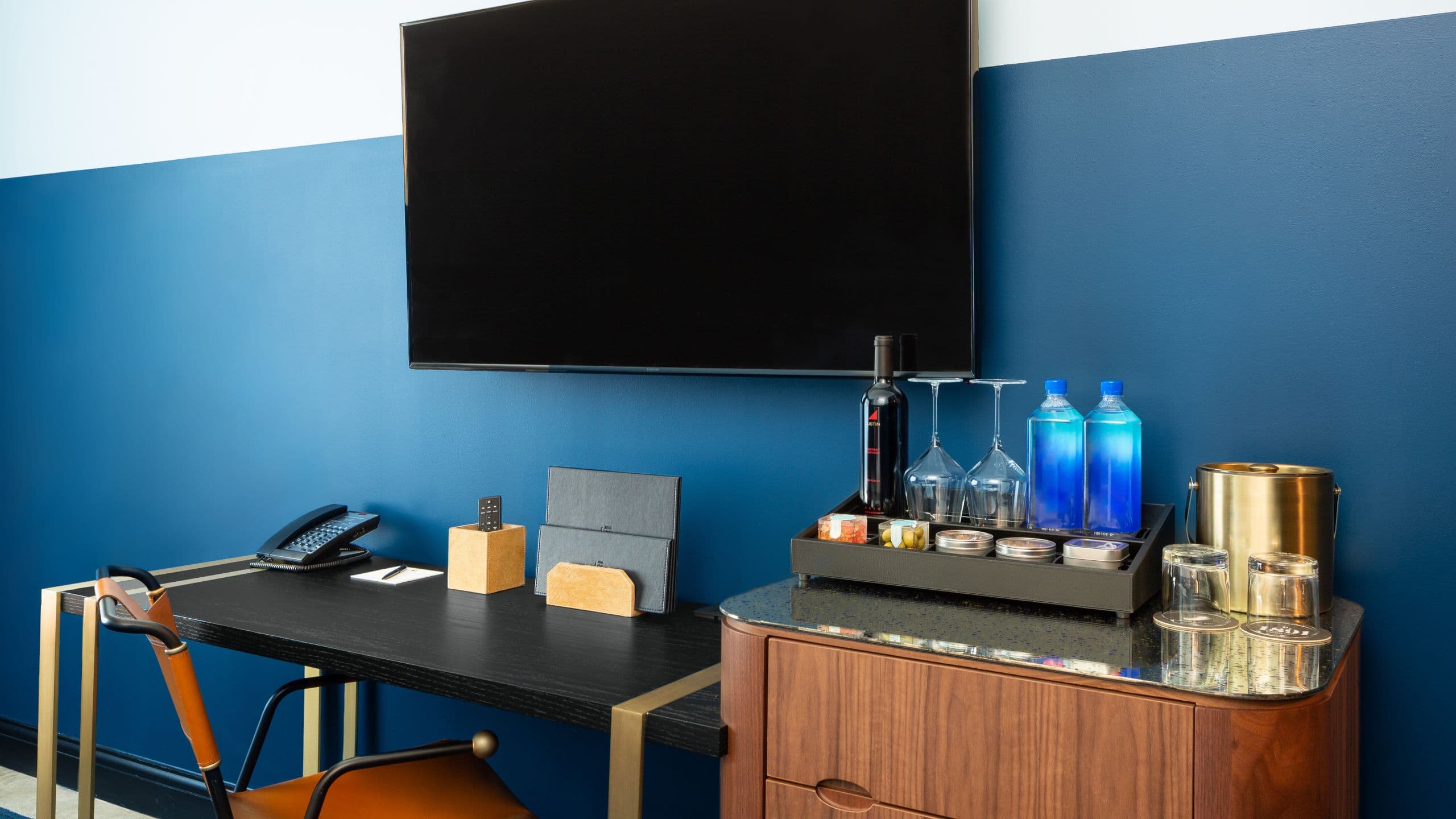 Dream Nashville Standard Room Amenities Tv Desk
