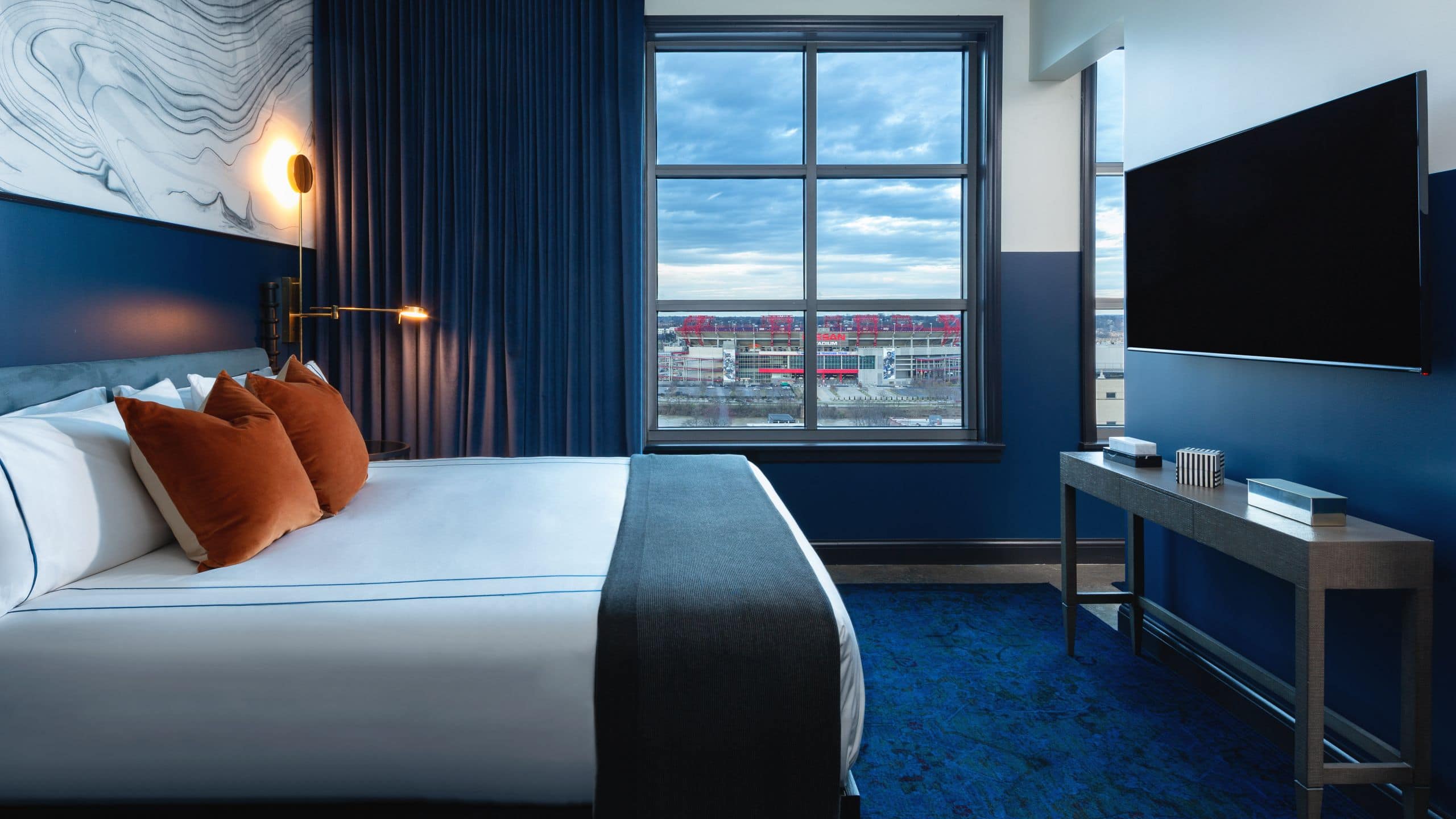 Dream Nashville Utopia Suite Bed And Window