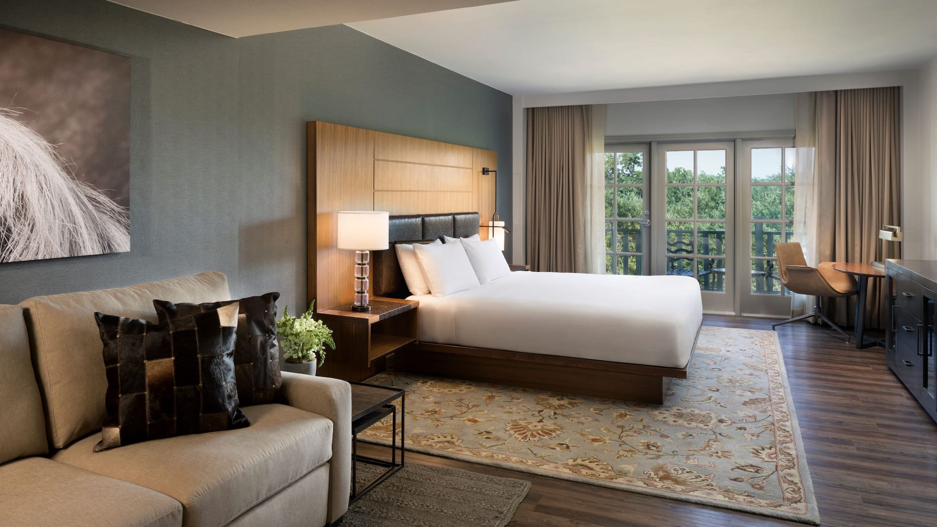 8 из 10 Hyatt Regency Hill Country Resort and Spa Vip Suite Bedroom Balcony