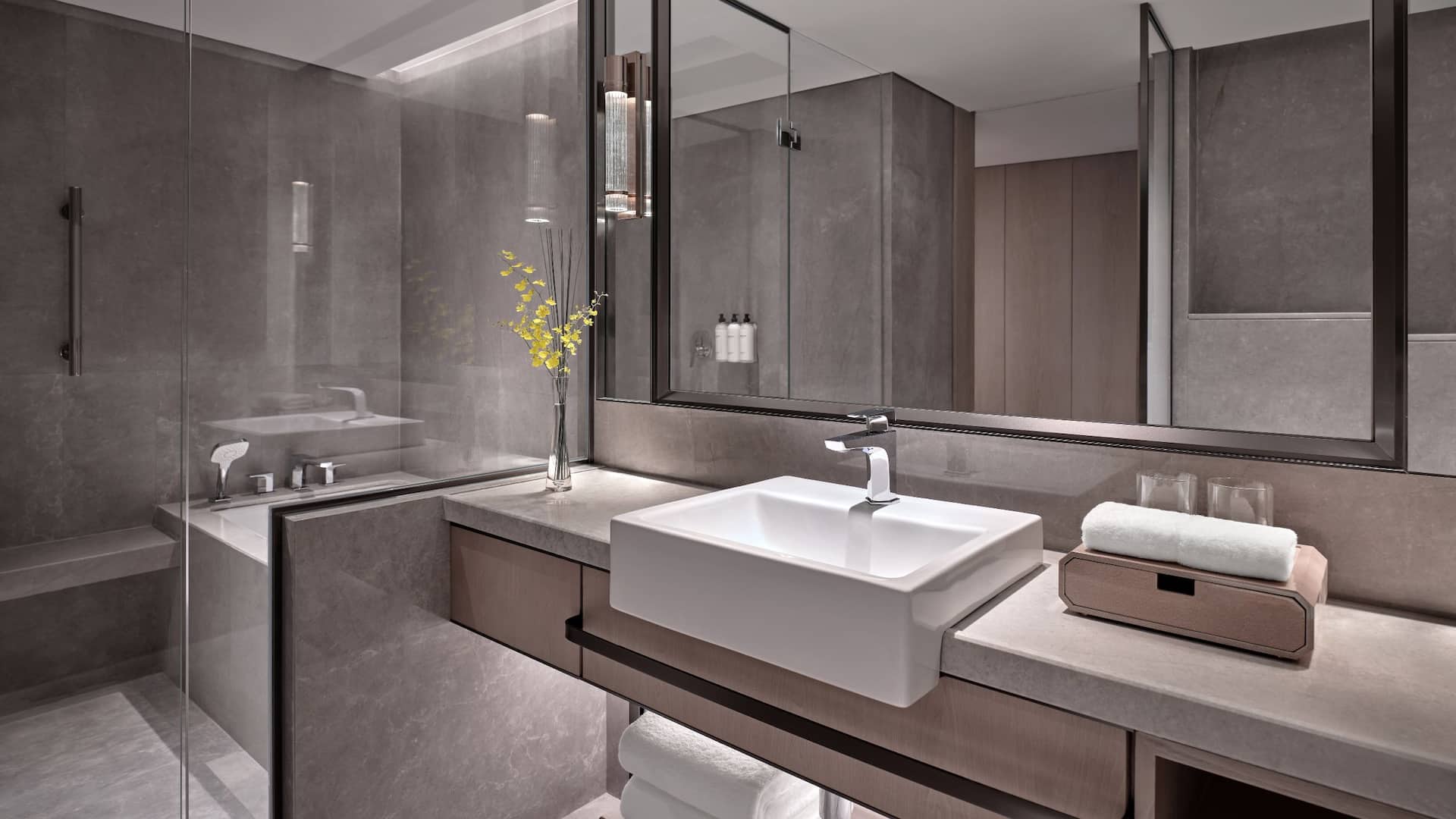 2 von 2 Grand Hyatt Beijing Two Twin Beds Restroom