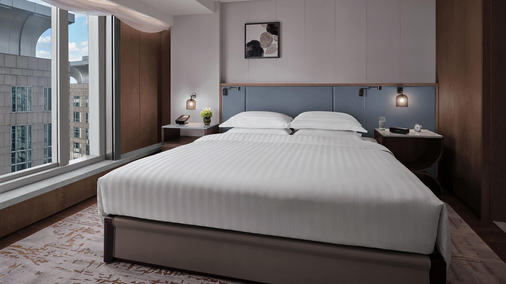 2 von 3 Grand Hyatt Beijing Grand Suite King Bedroom