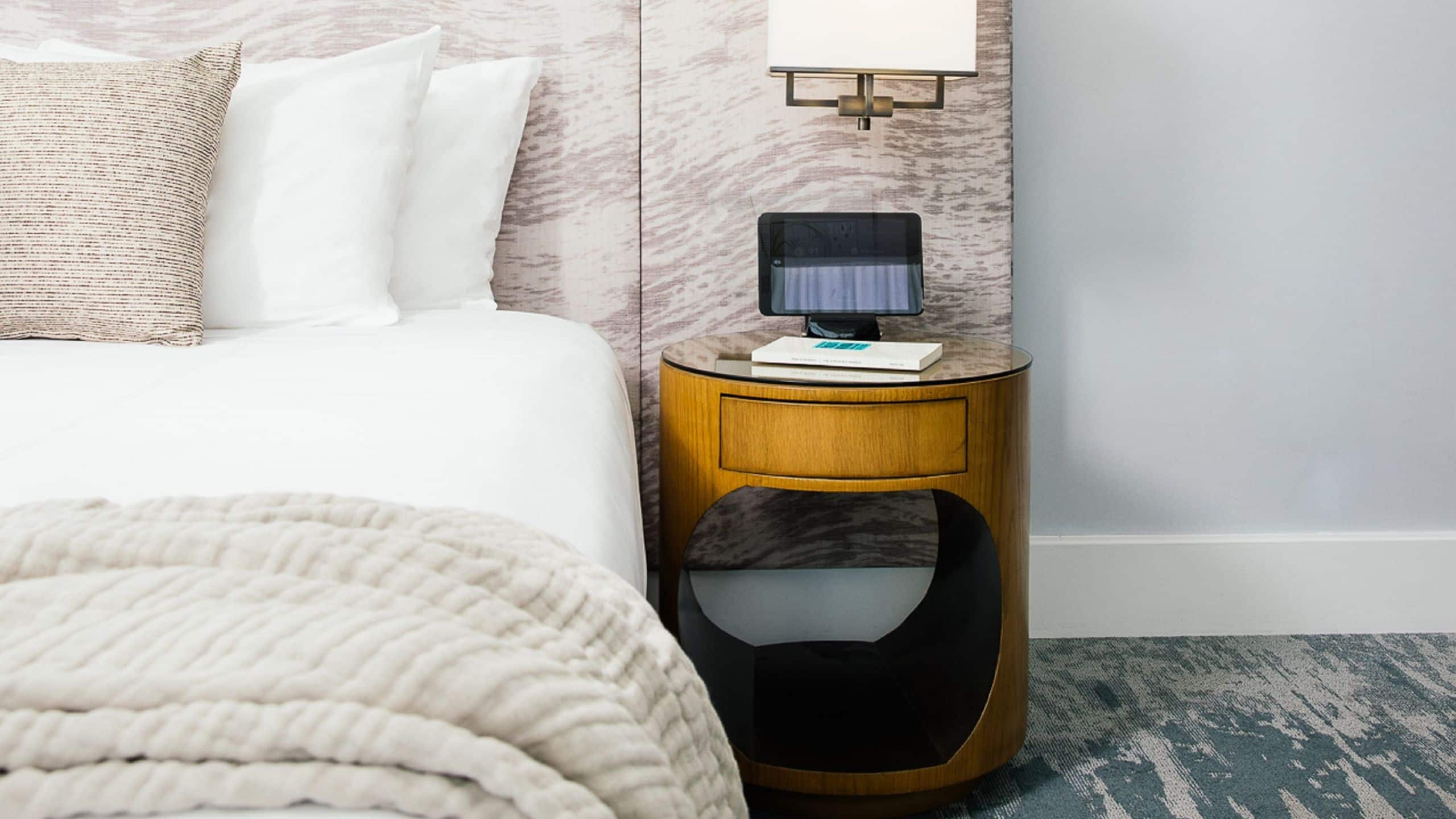 4/6 Dream Hollywood All King Rooms Tablet