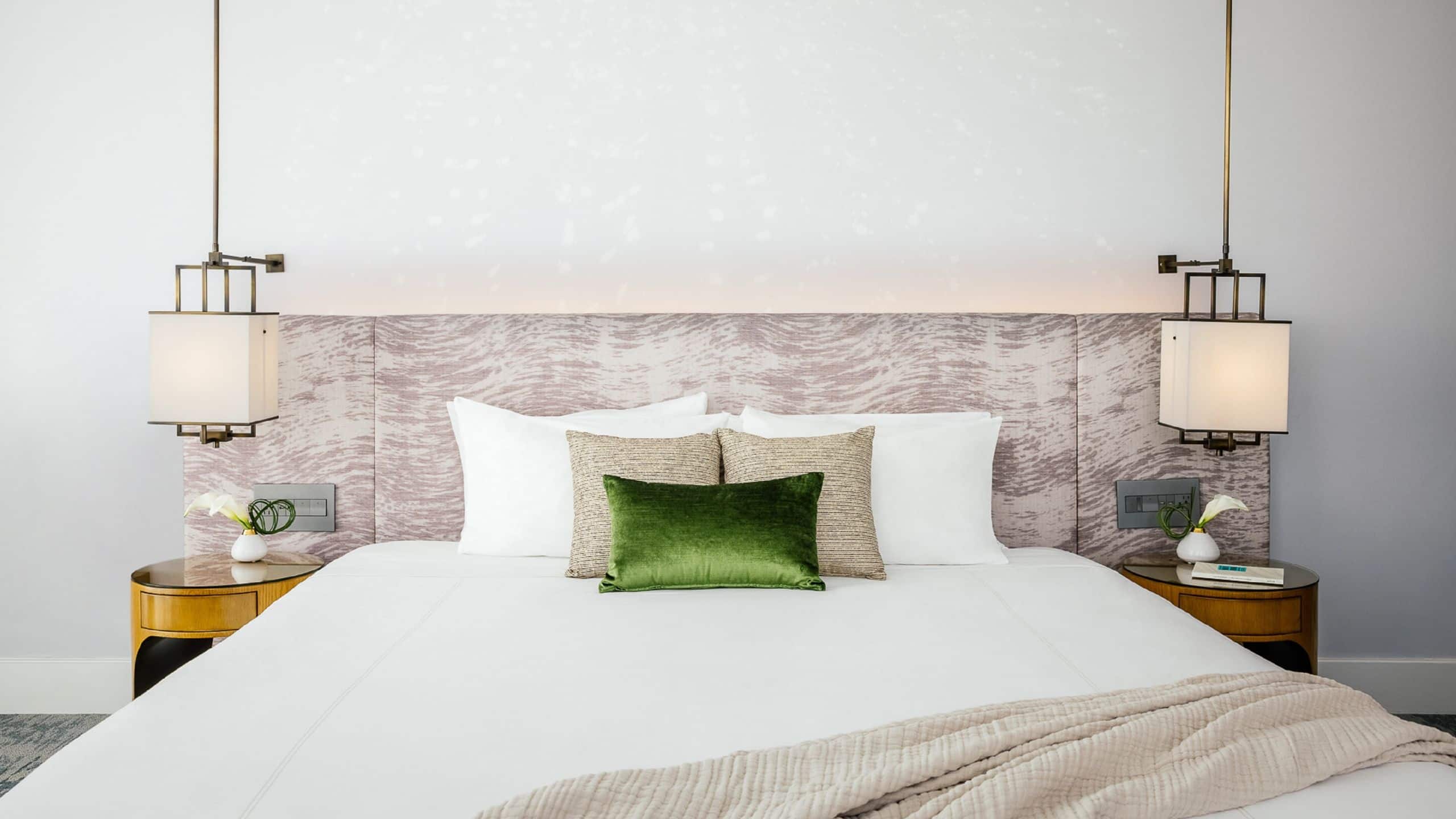 3/6 Dream Hollywood All King Rooms Bed