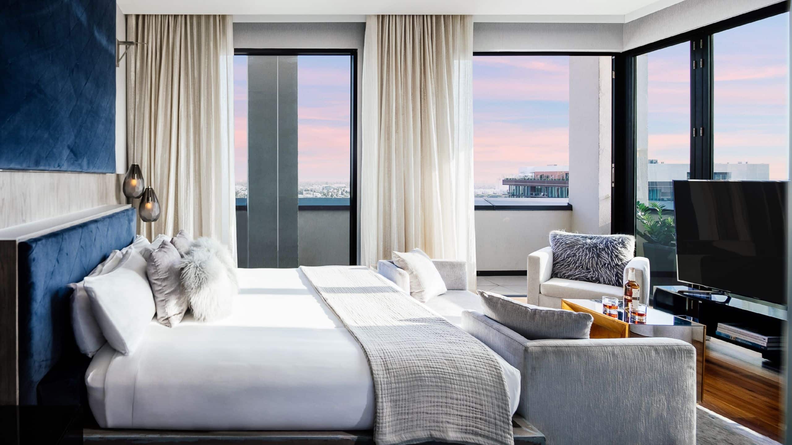 Dream Hollywood Guest House Bedroom Daytime