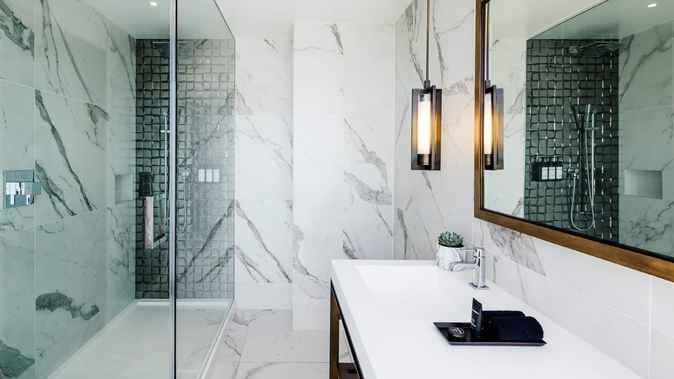 5/6 Dream Hollywood Platinum Studio Bathroom