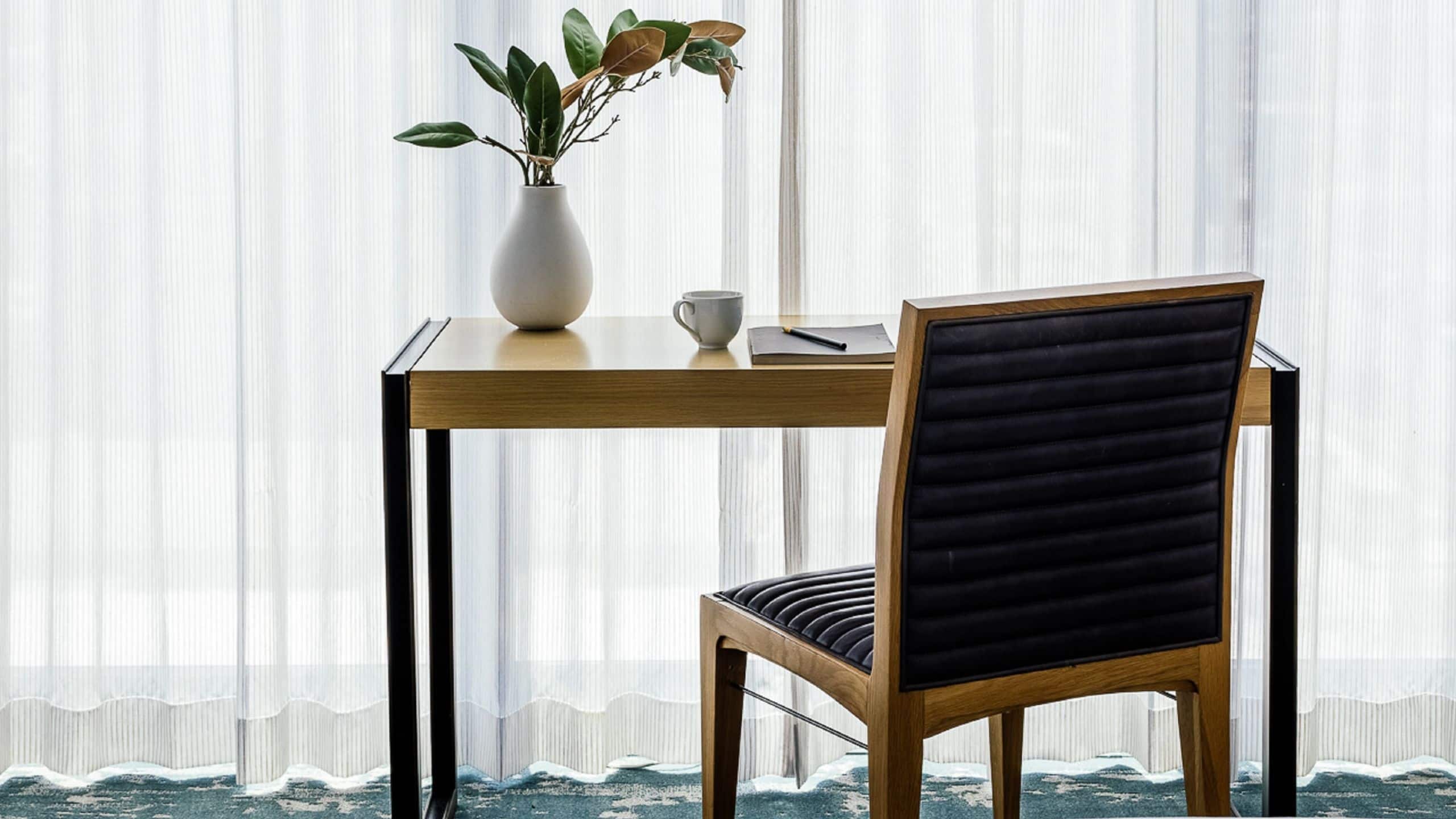 Dream Hollywood Platinum Studio Desk