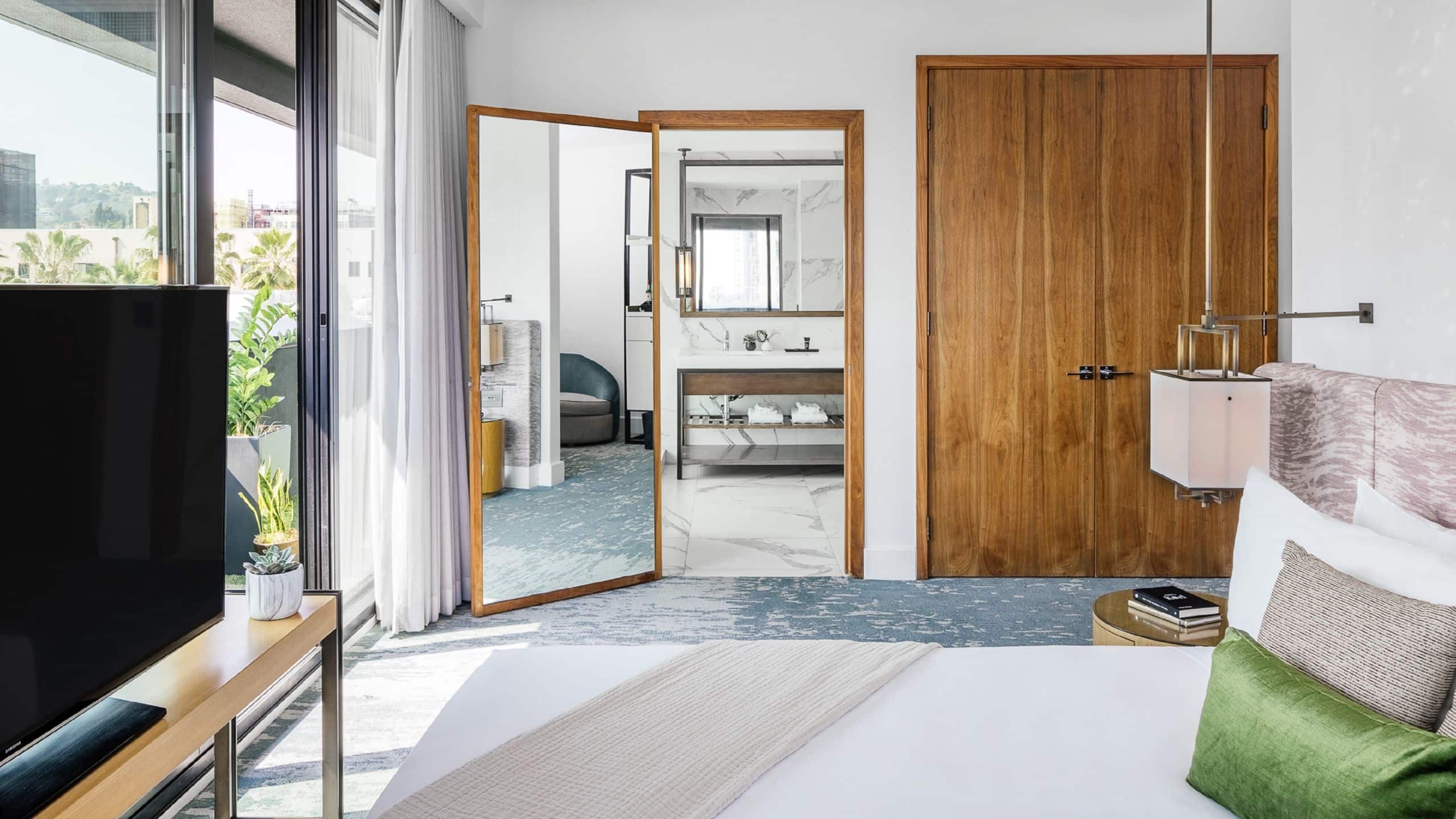 Dream Hollywood Platinum Suite Balcony Bedroom