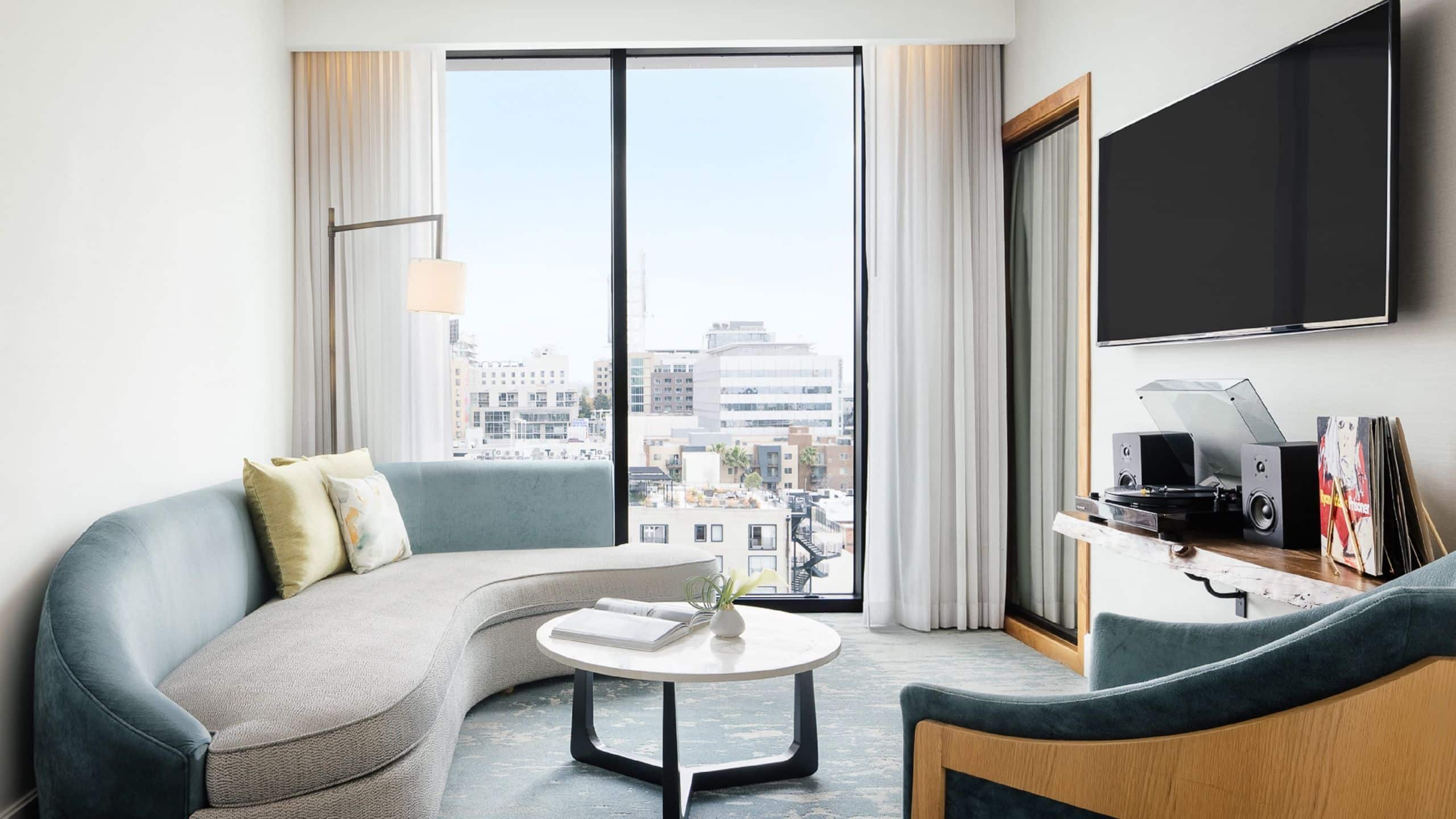 Dream Hollywood Platinum Suite Living Room