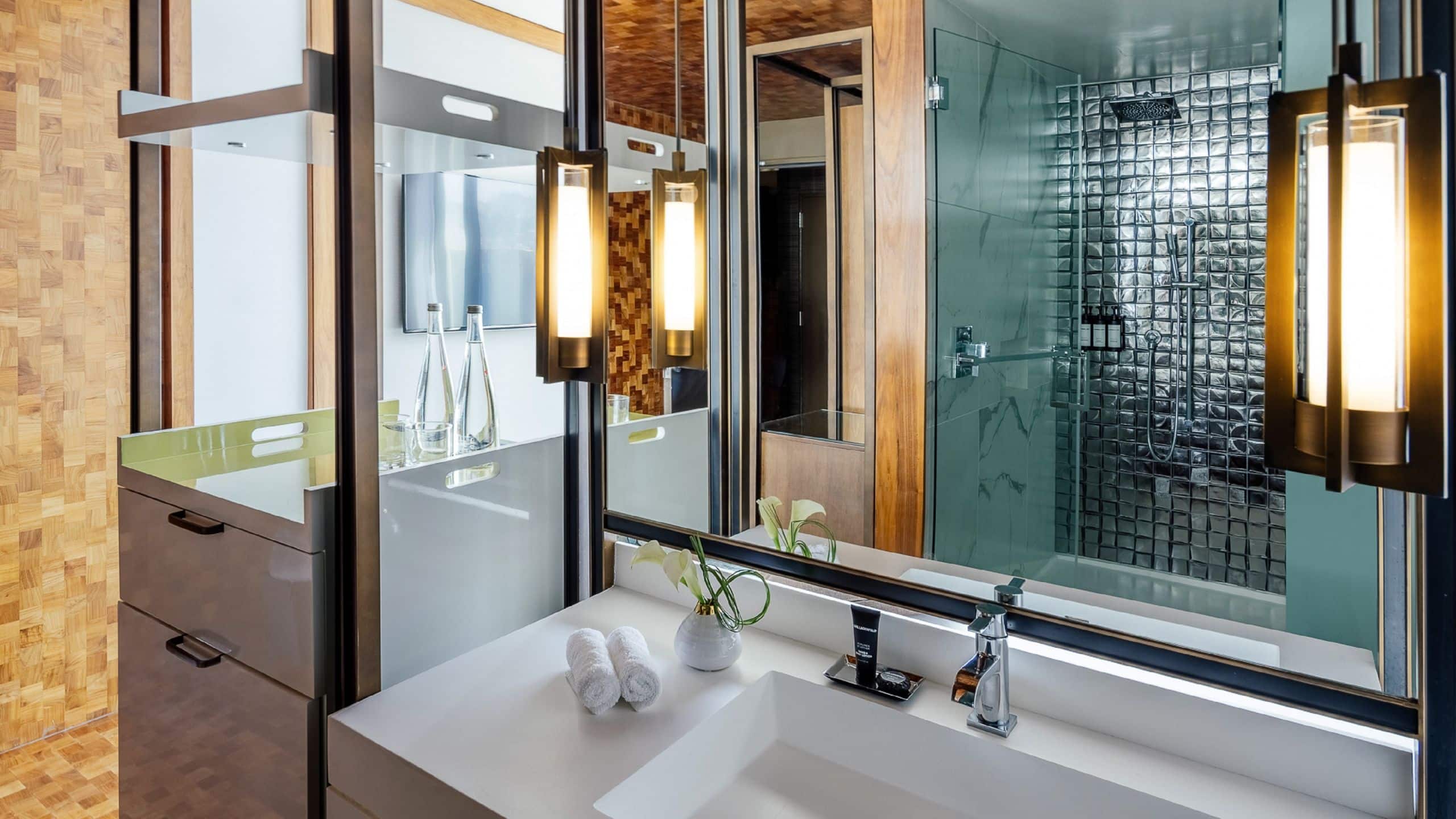 5/6 Dream Hollywood Standard Bathroom
