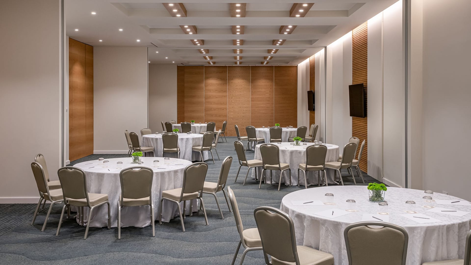 Hyatt Regency Lisbon Alfama Cabaret Tables
