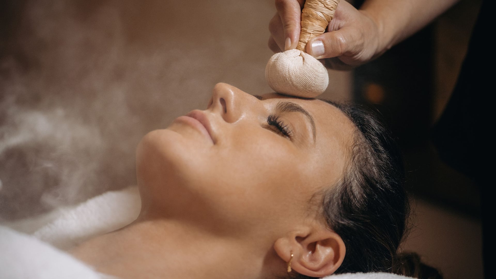 Hyatt Regency Lisbon Serenity Spa Woman Treatment