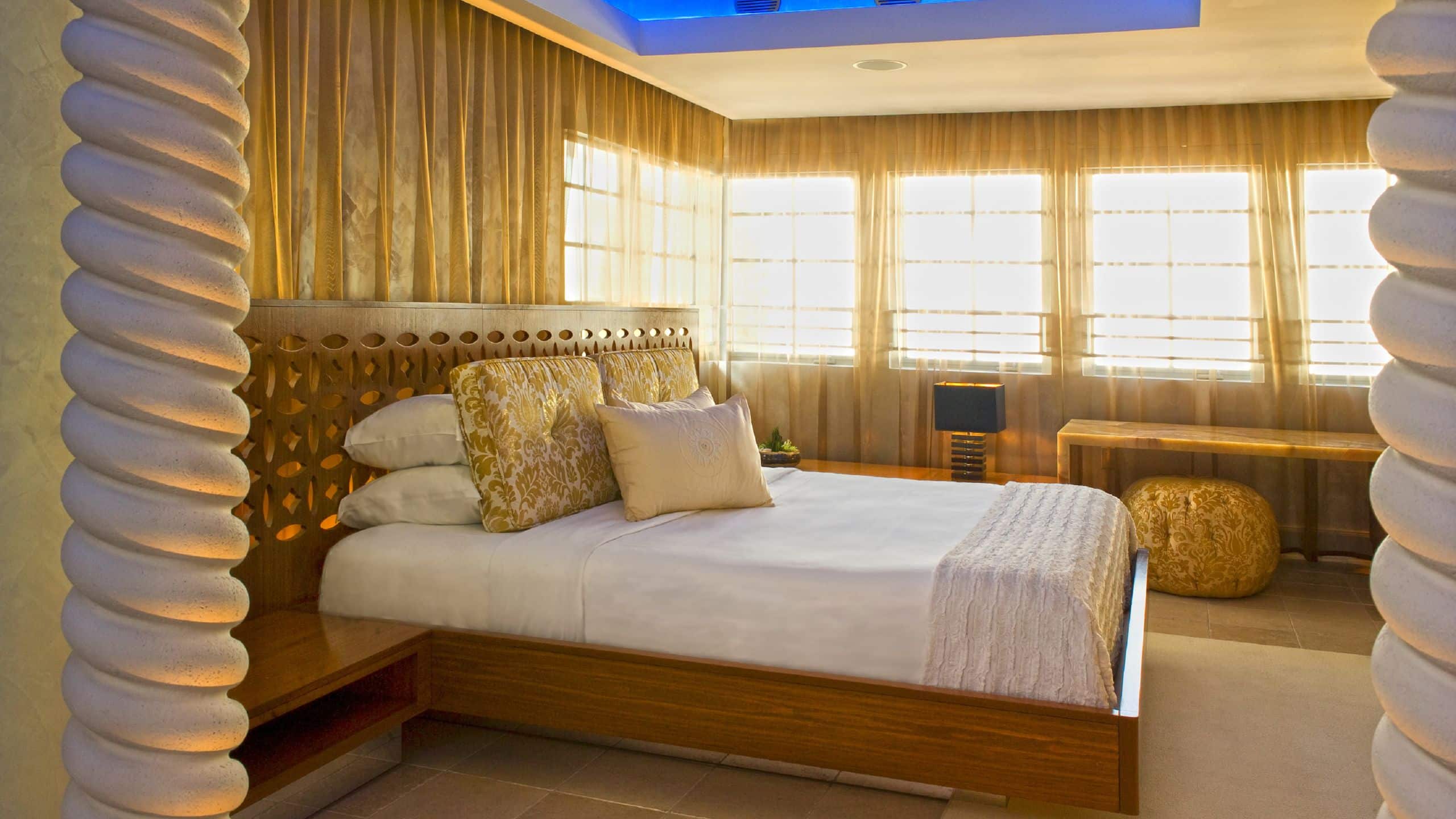 Dream South Beach One King Br Guesthouse Suite Bed