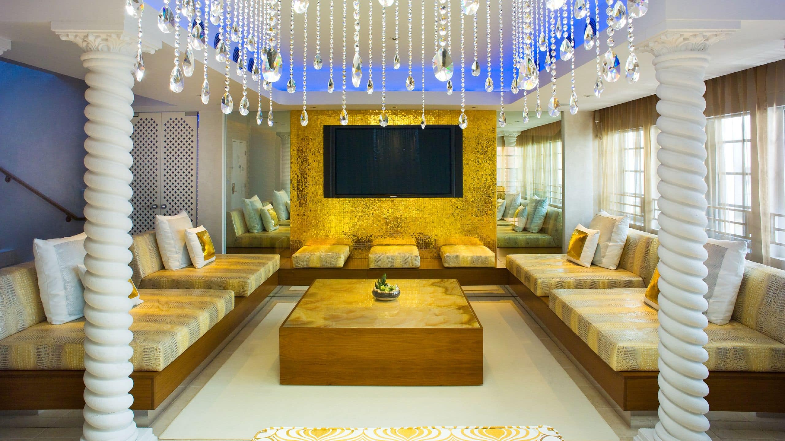 Dream South Beach One King Br Guesthouse Suite Living Area