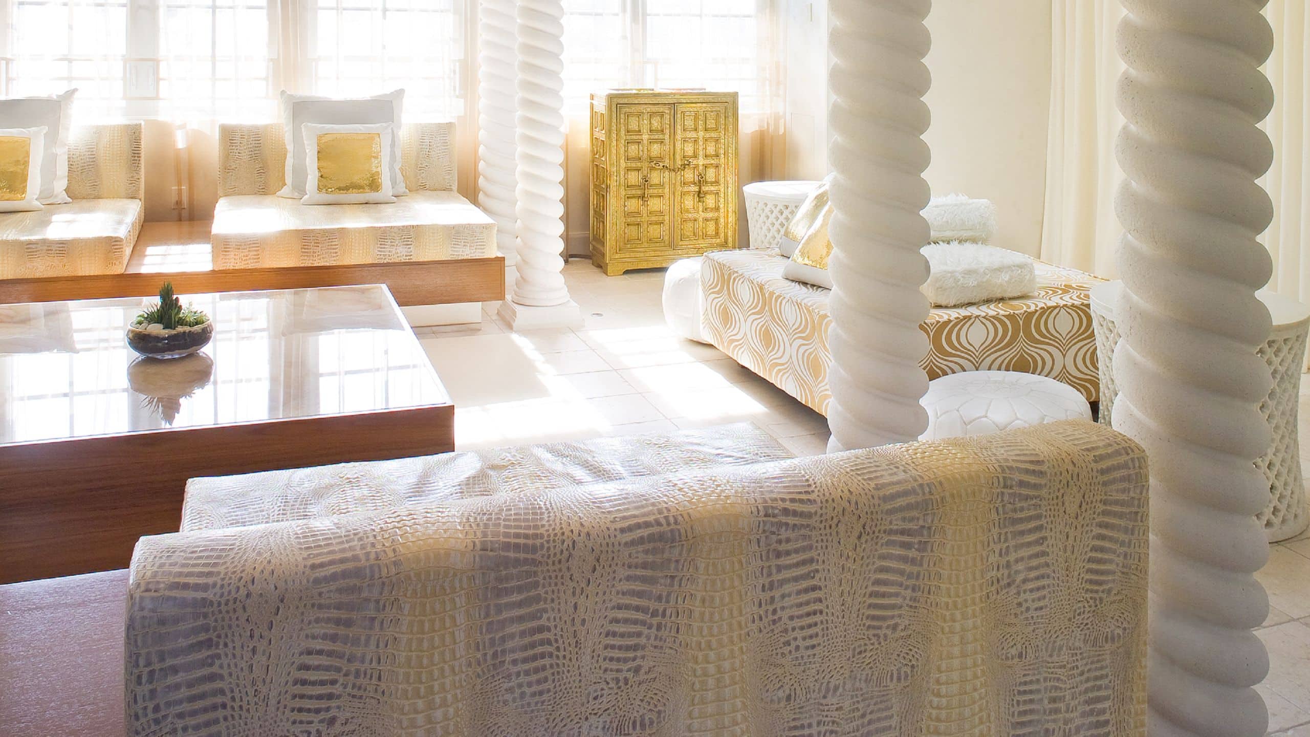 Dream South Beach One King Br Guesthouse Suite Couches
