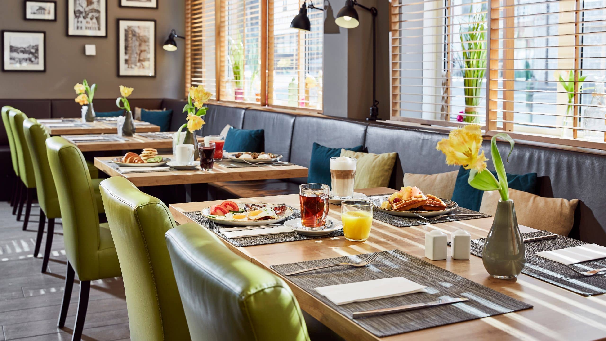 Lindner Hotel City Plaza Restaurant Breakfast