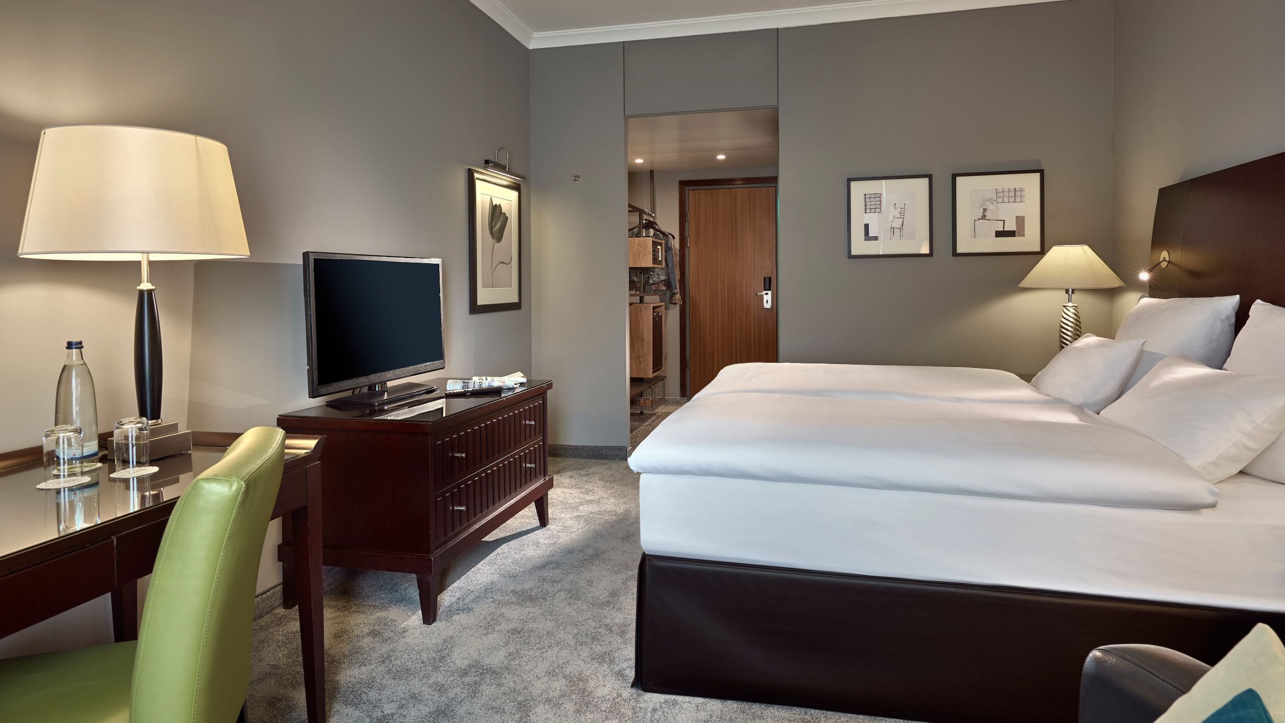 Lindner Hotel City Plaza One King Bed Overview