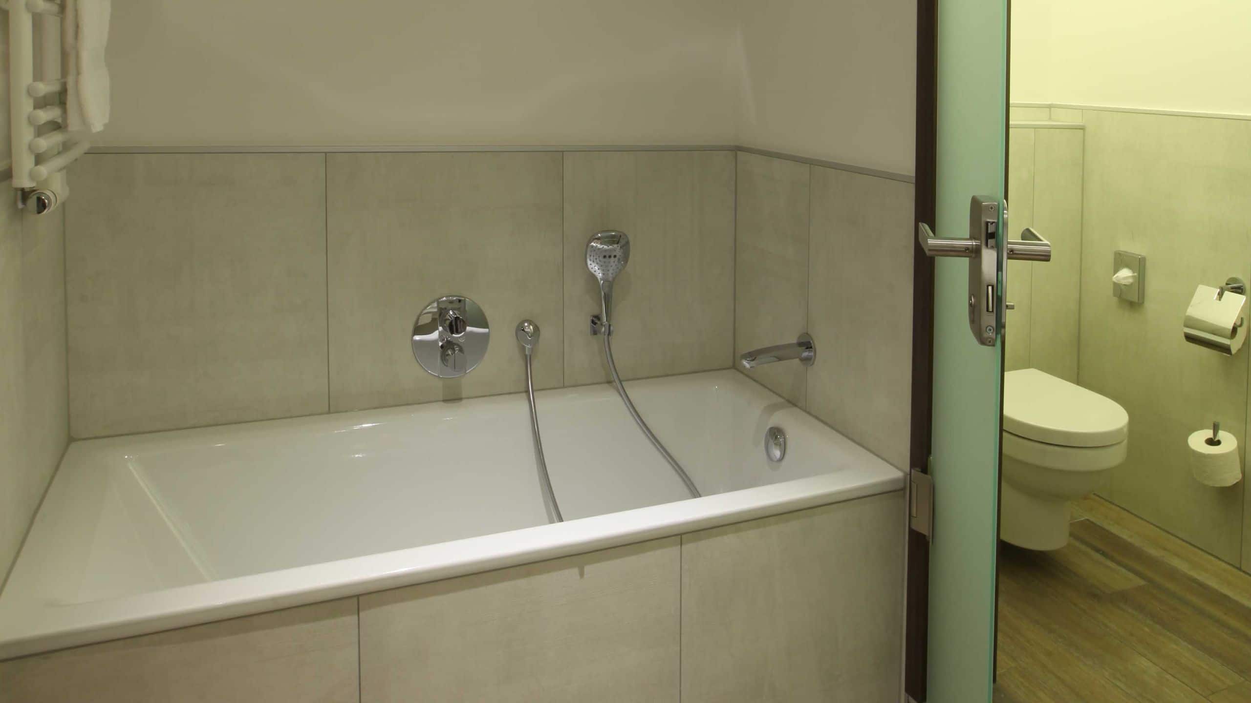 第 5，共 5 Lindner Hotel City Plaza Suite Bathtub