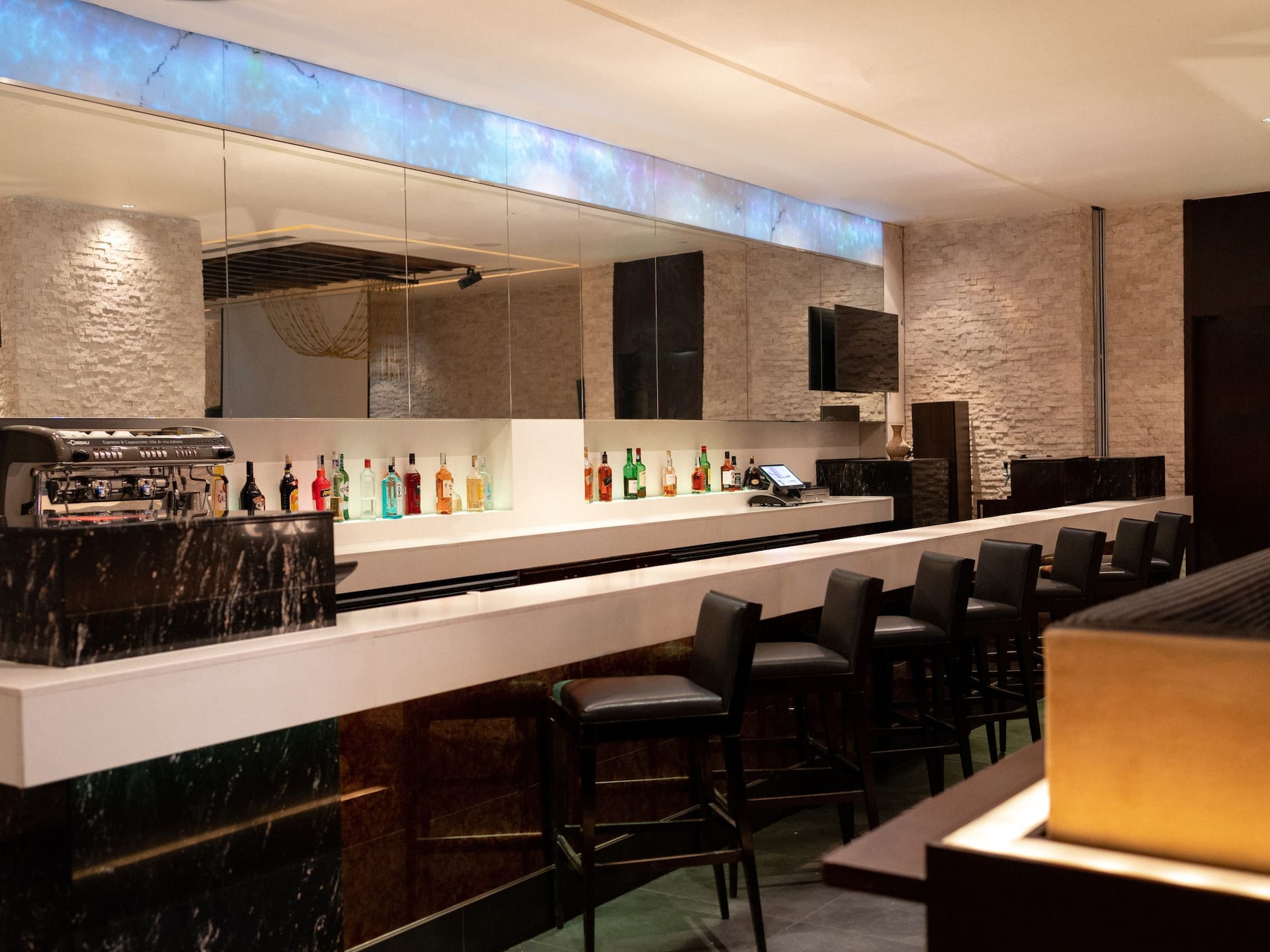 Hyatt Regency Dushanbe Bar