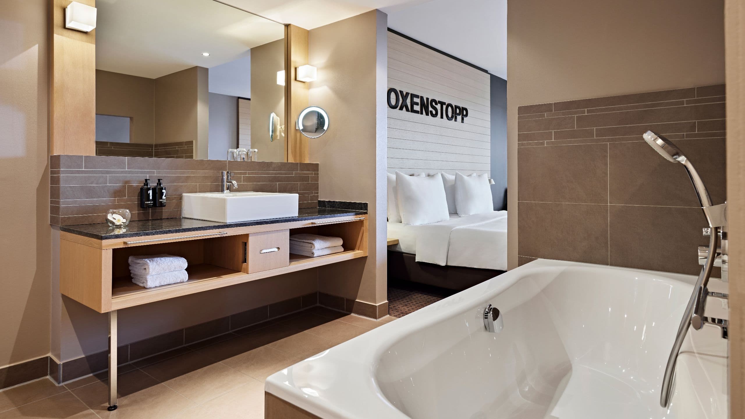 Junior Suite Bathtub
