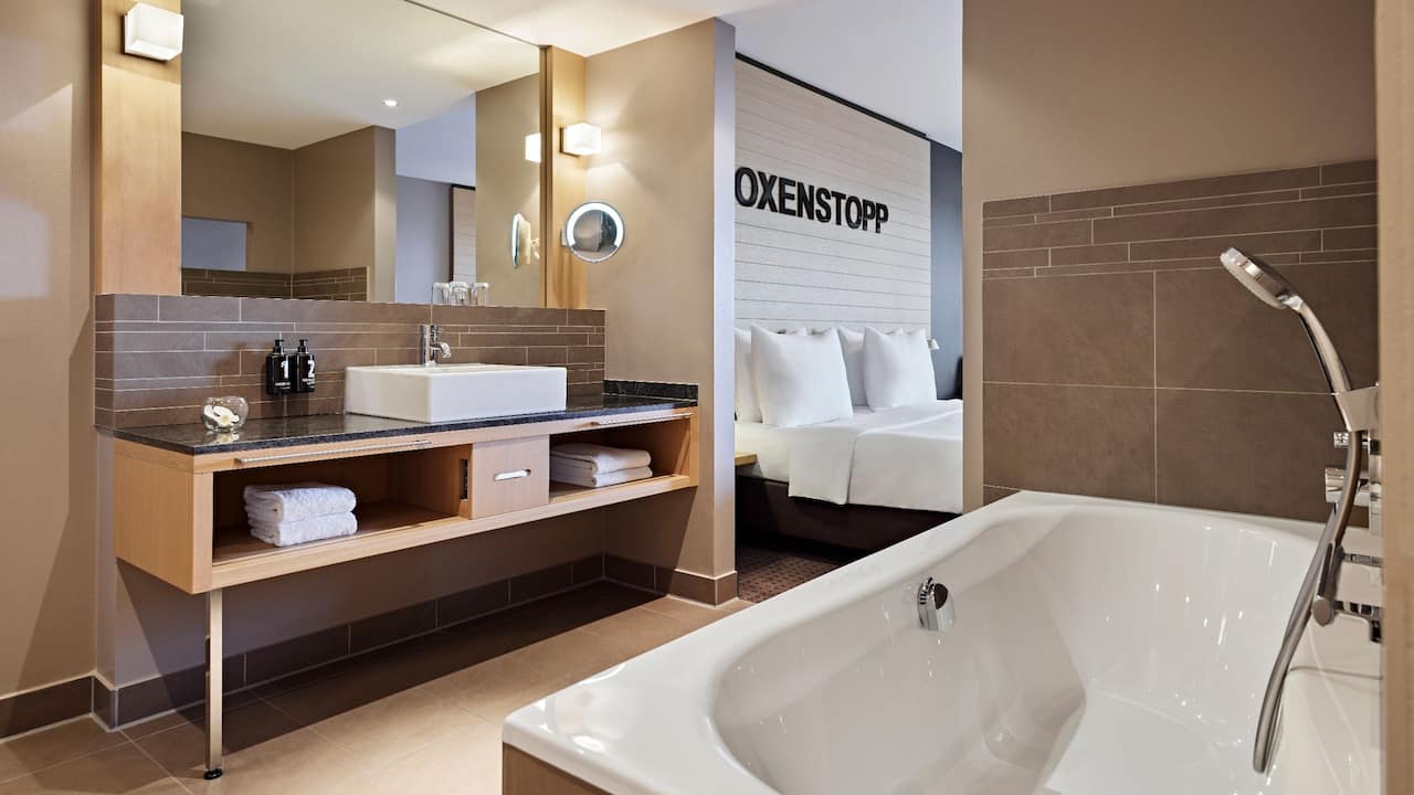 Junior Suite Bathtub