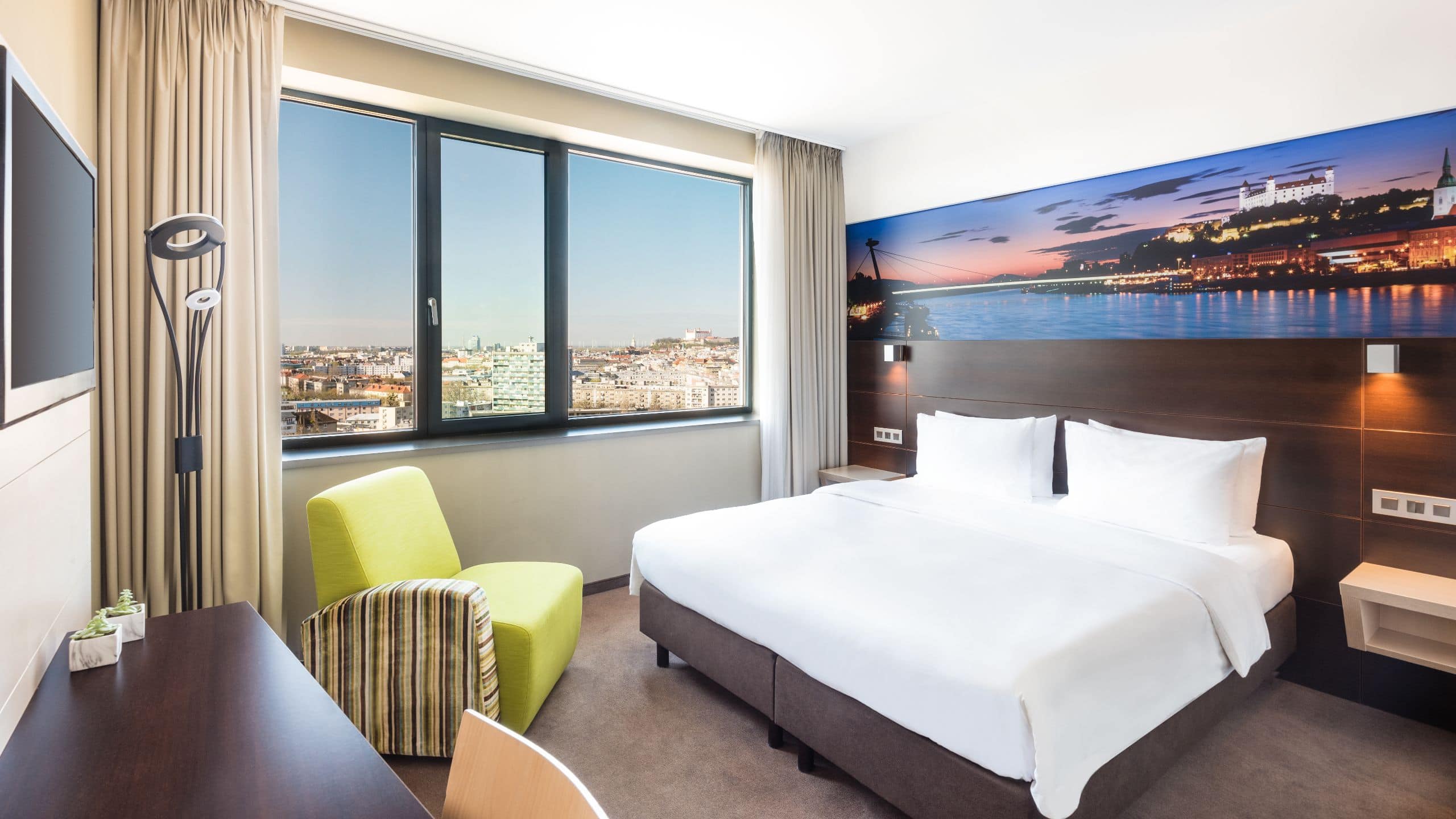 Lindner Hotel Gallery Central One King Bed Castle View Overview