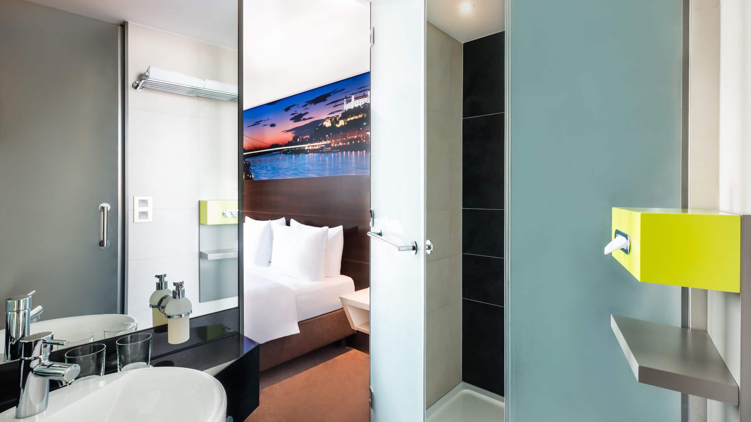 5 of 6 Lindner Hotel Gallery Central One King Bed Bathroom