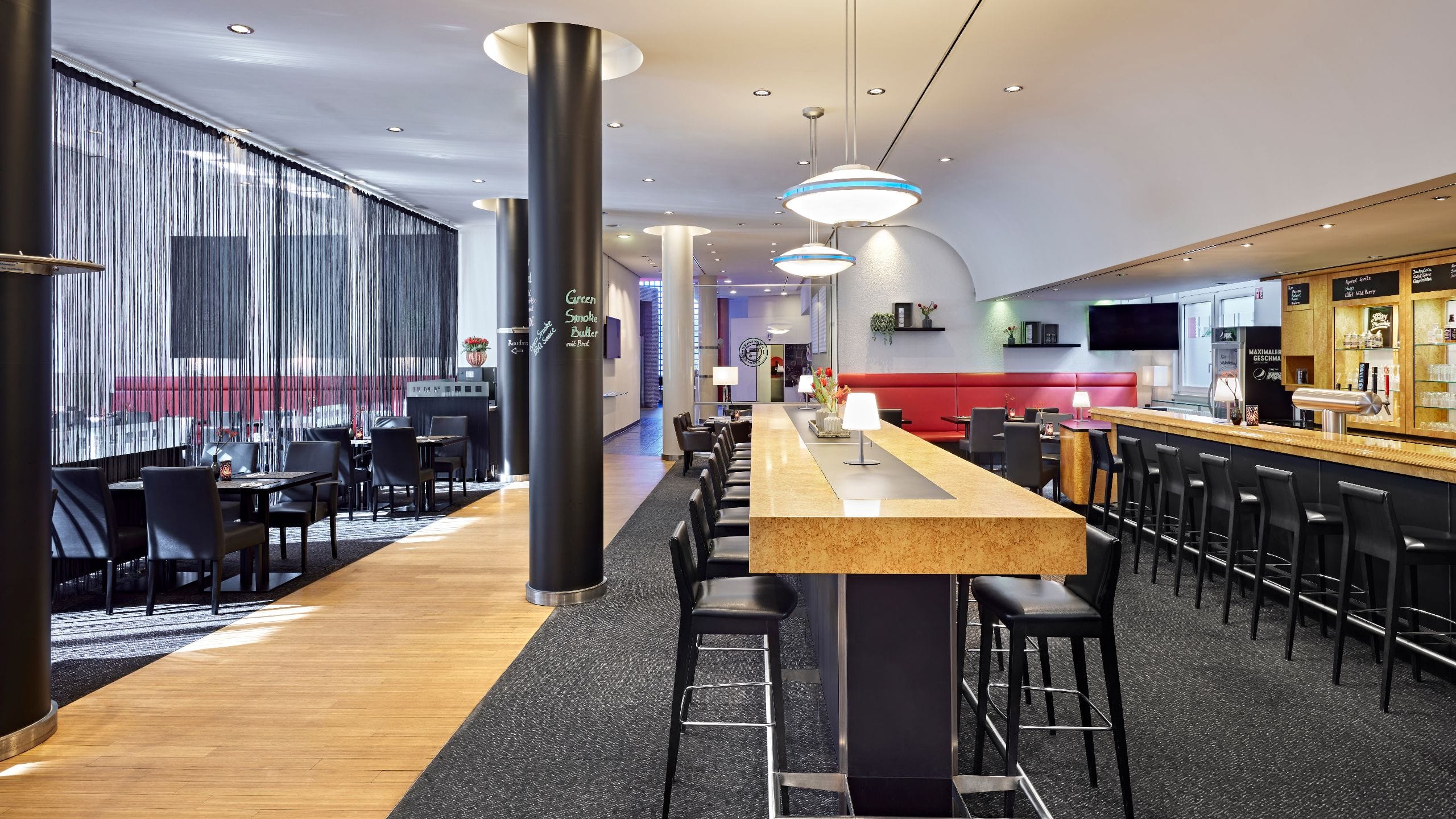 Lindner Hotel Dom Residence Bar Table