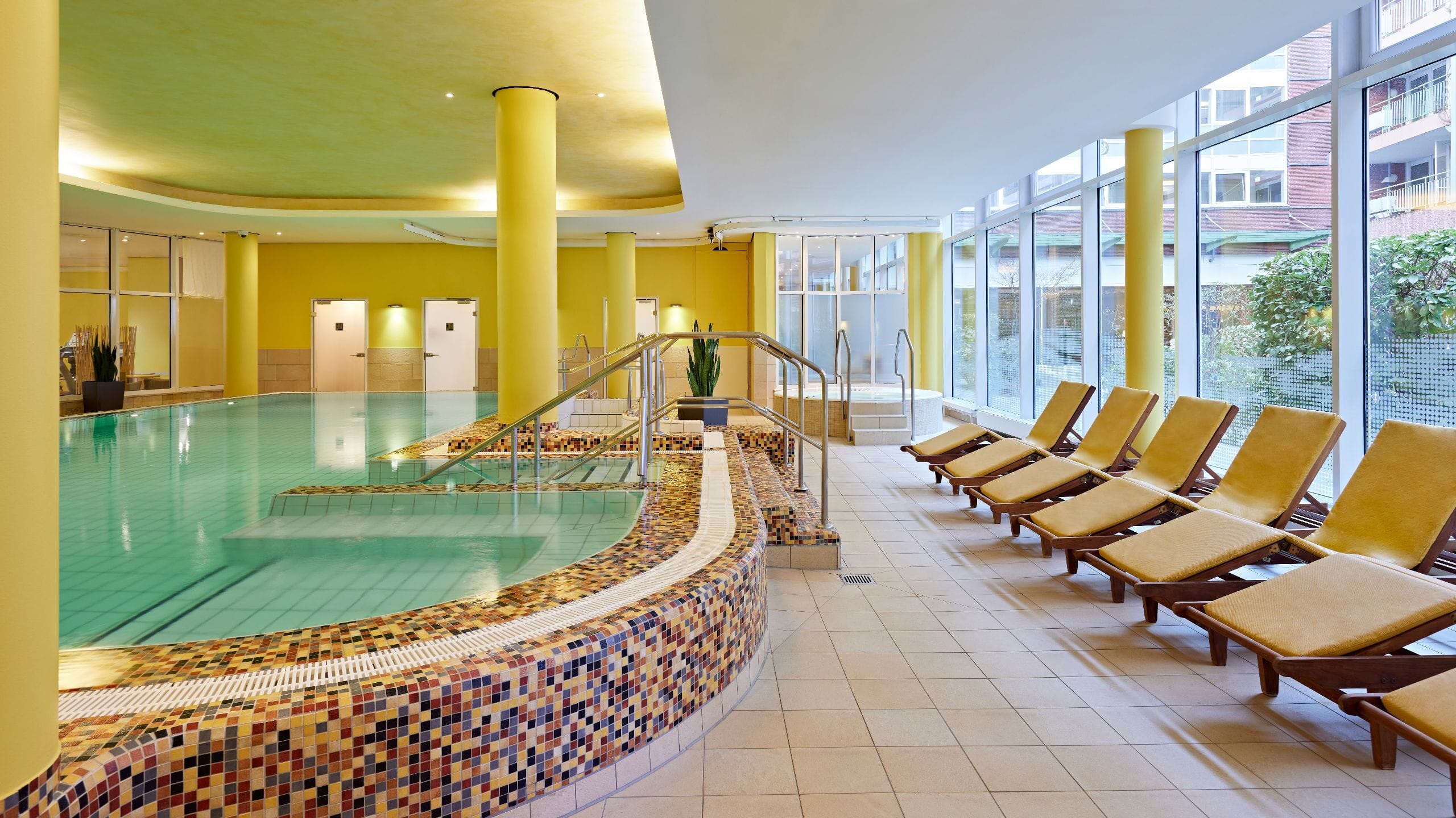 Lindner Hotel Dom Residence Wellness Pool
