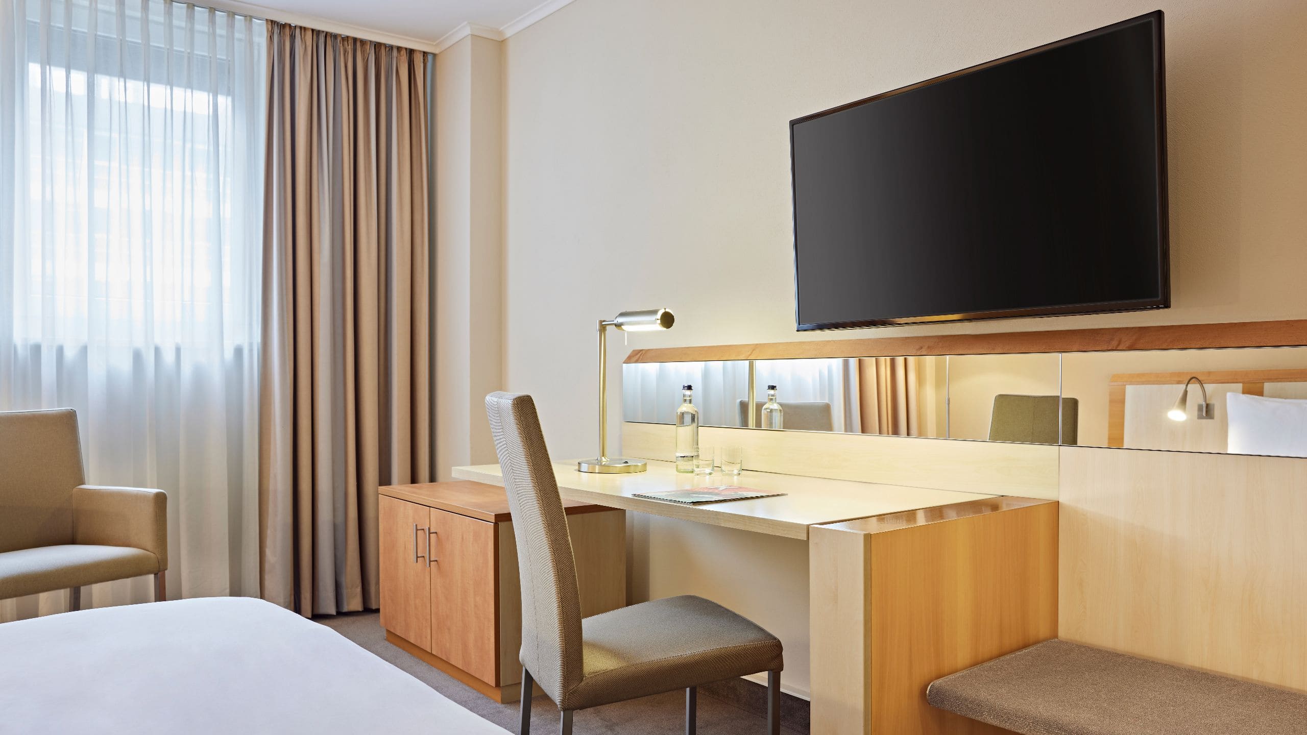 Lindner Hotel Dom Residence One King Bed Desk