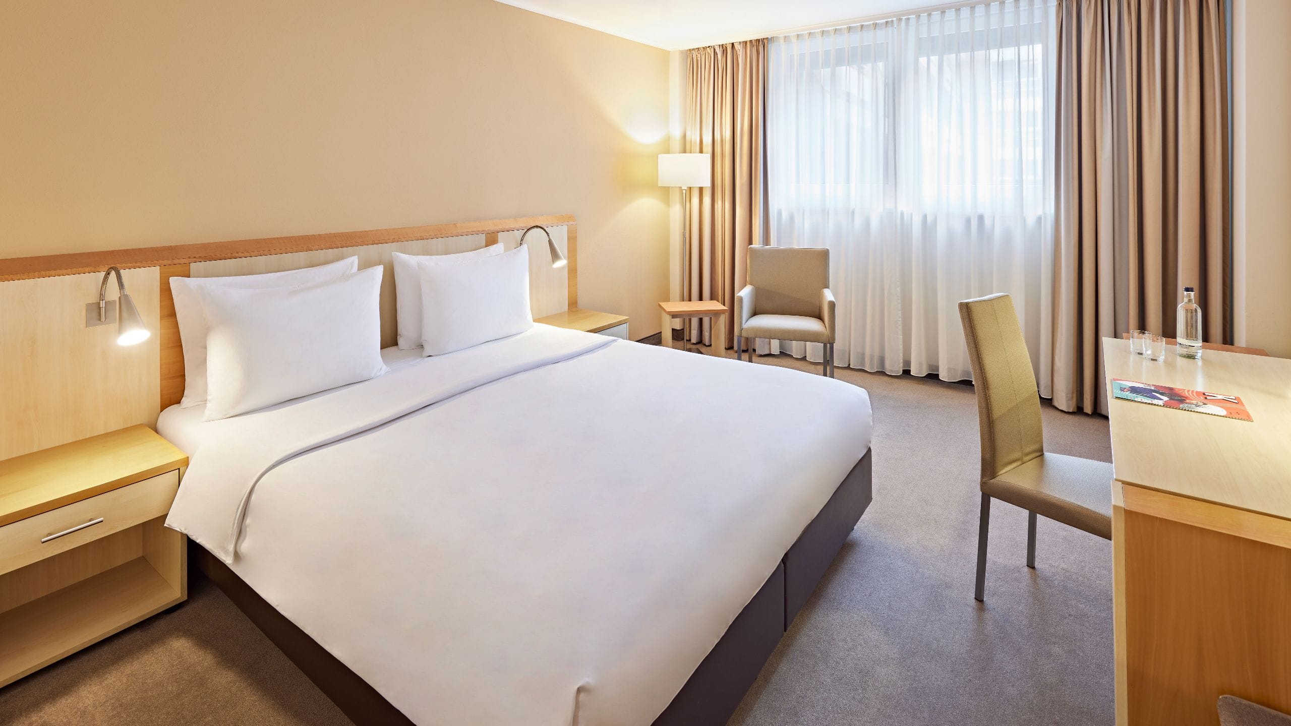Lindner Hotel Dom Residence One King Bed