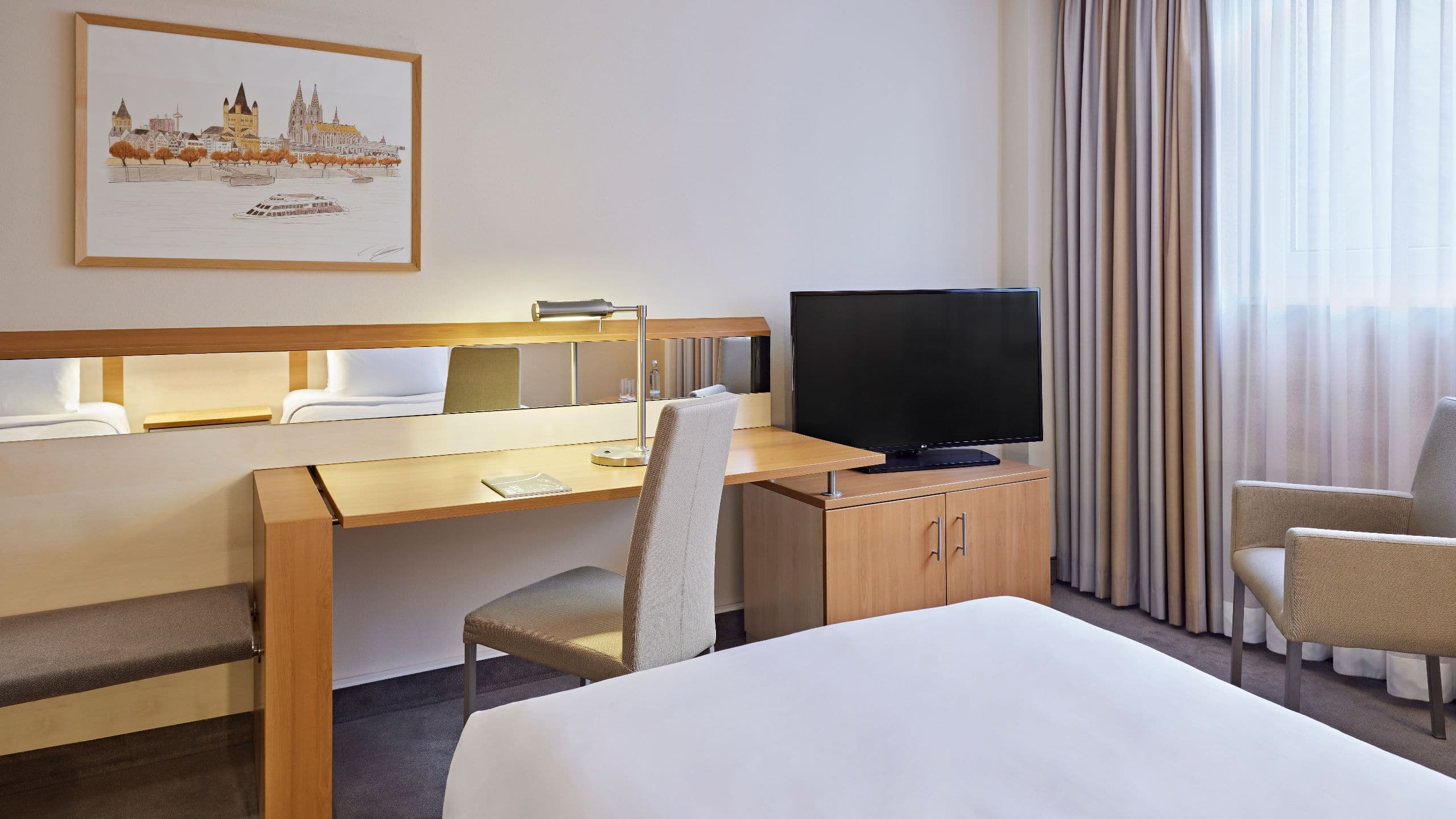 Lindner Hotel Dom Residence Two Twin Beds Desk