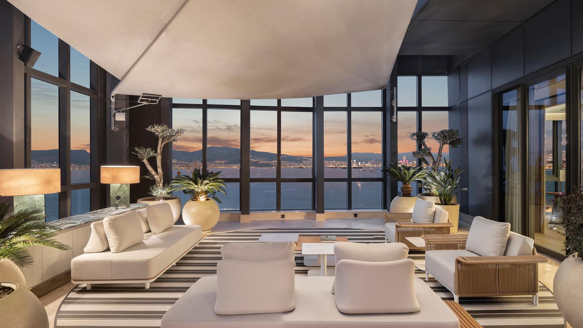 Hyatt Regency İzmir İstinyePark Penthouse Patio