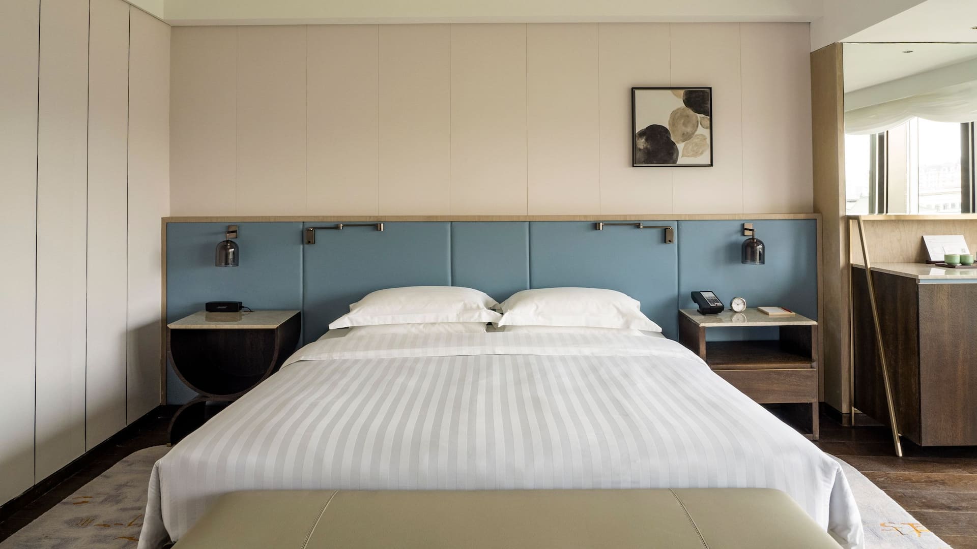 Grand Hyatt Beijing Guestroom Bed Headboard