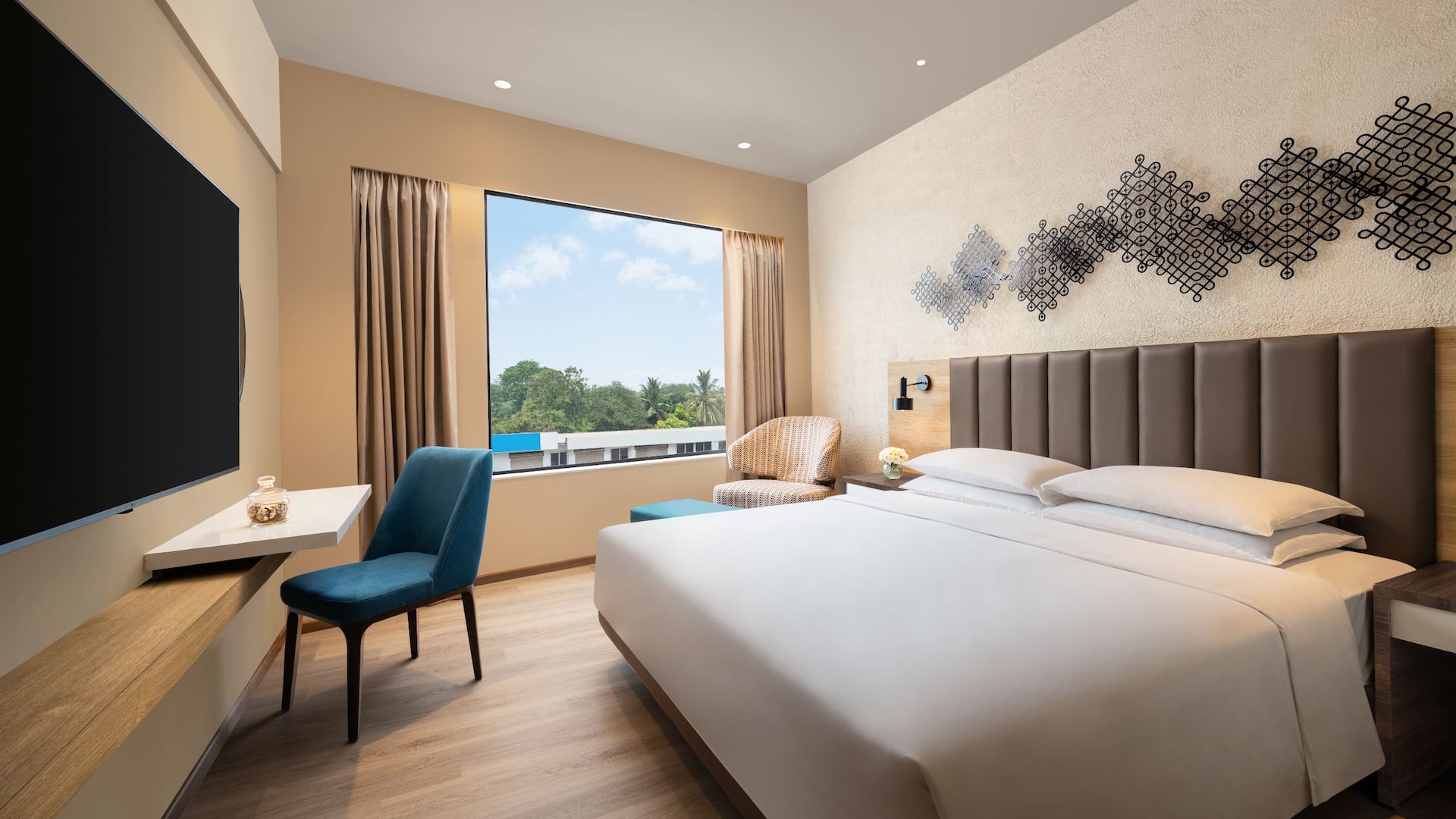 Hyatt Place Vijayawada Standard King Guestroom Chairs